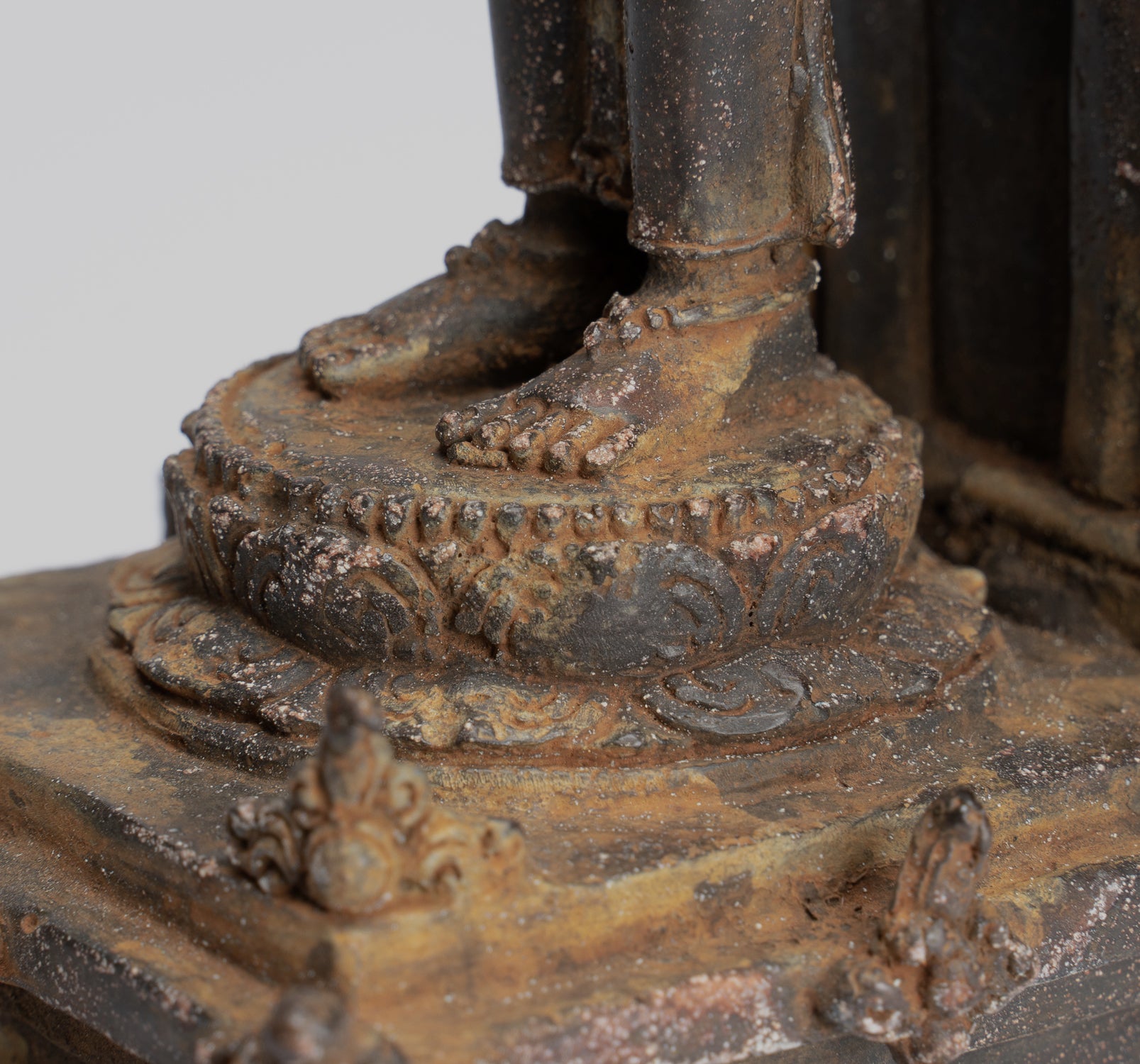 Statua Lokeshvara - Antique in stile indonesiano Bronzo giavanese in piedi statua Lokeshvara a 4 bracci - 26 cm/10 "