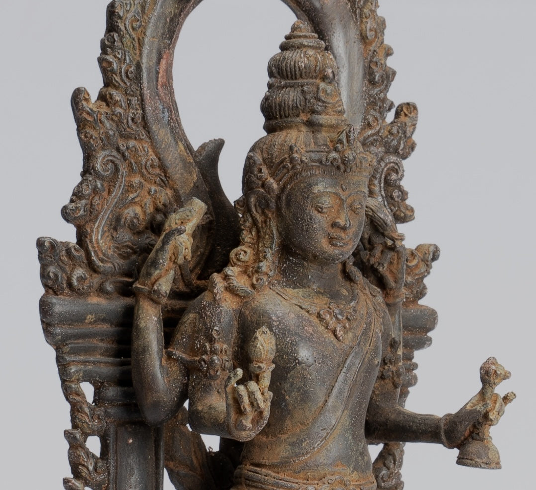 Statua Lokeshvara - Antique in stile indonesiano Bronzo giavanese in piedi statua Lokeshvara a 4 bracci - 26 cm/10 "
