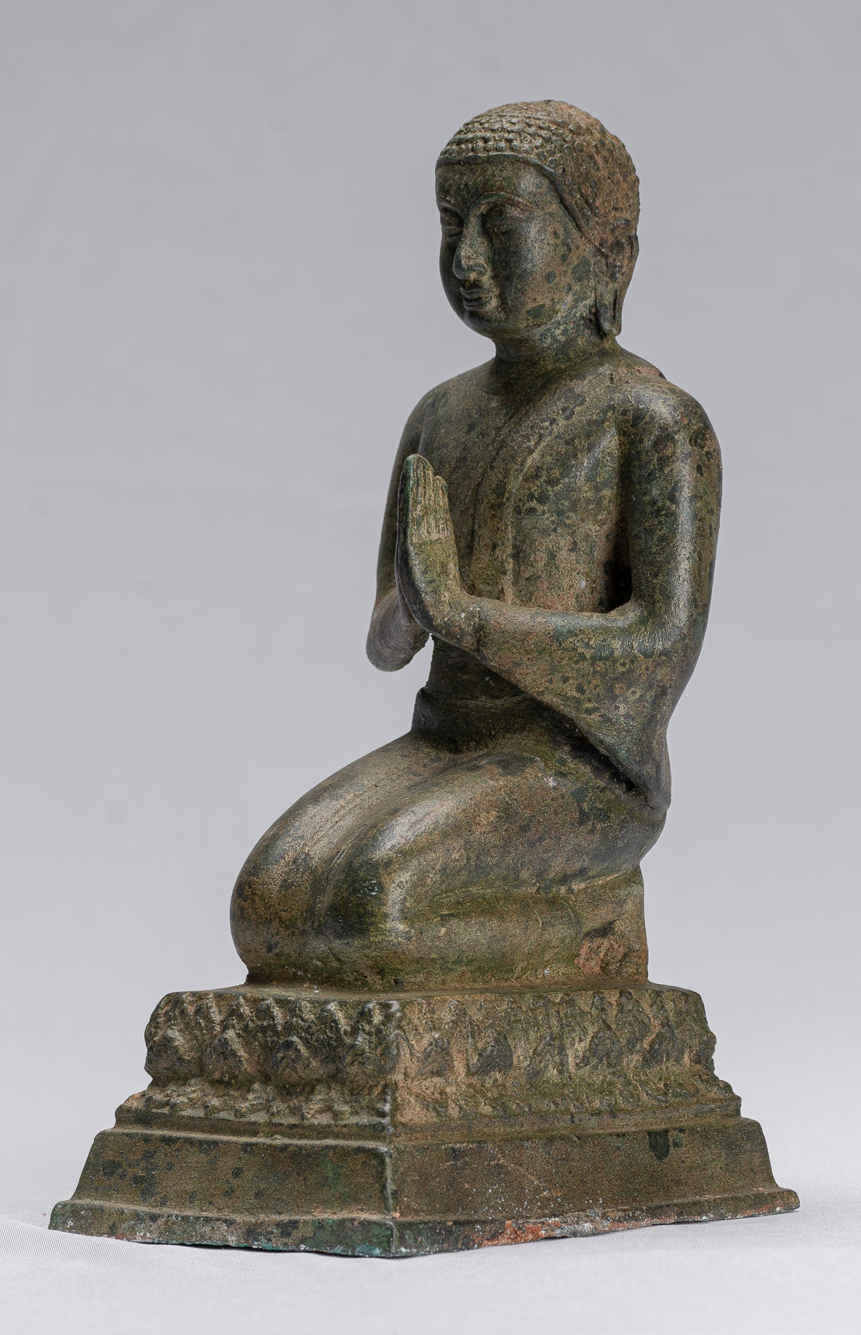 Statua di Buddha - antico stile tailandese bronzo dvaravati devoto o discepolo della statua di Buddha - 21 cm/8 "