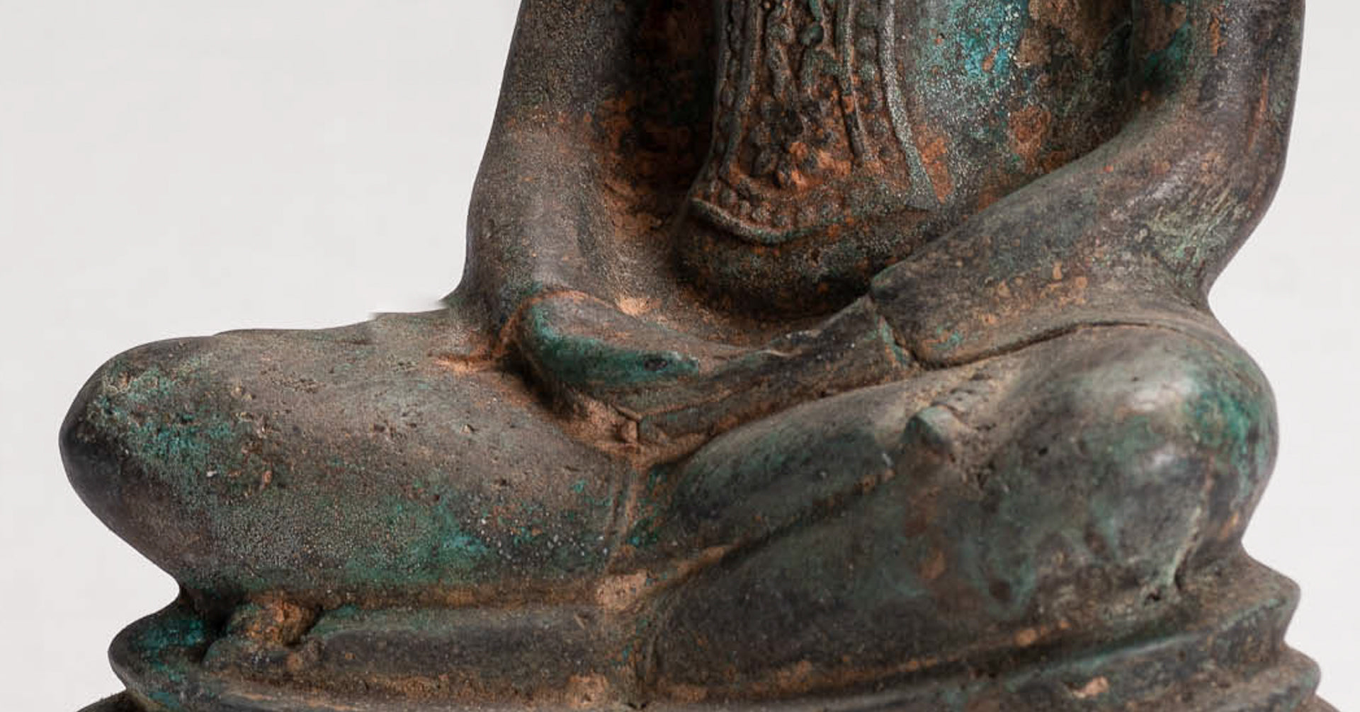 Statua di Buddha da meditazione Ayutthaya in bronzo antico seduto in stile tailandese - 26 cm/10"