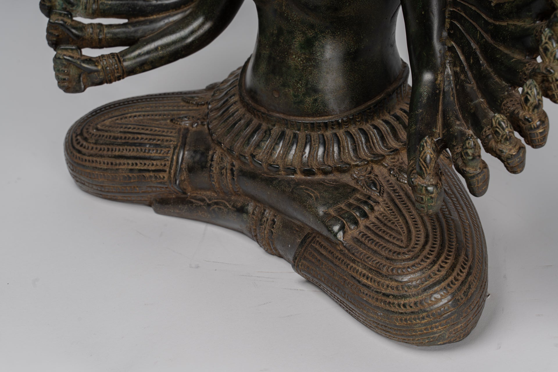 Antique Khmer in stile Khmer seduto Borhisattva Avalokiteshvara Statua - 53cm/21 "