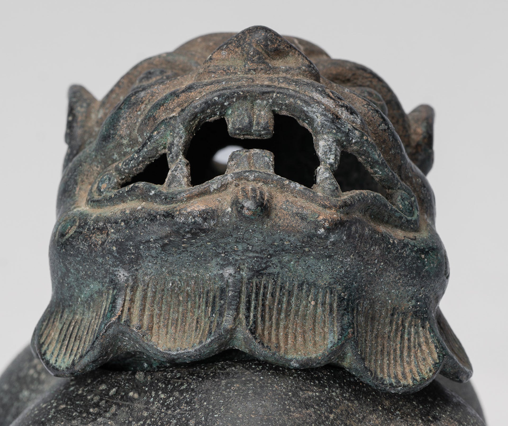 Encensoir dragon en deux pièces en bronze de style chinois antique ou brûleur d'encens et porte-bâton d'encens - 12 cm de haut