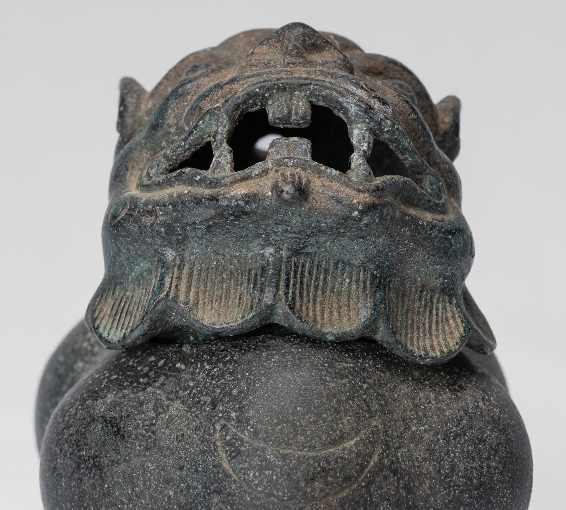 Encensoir dragon en deux pièces en bronze de style chinois antique ou brûleur d'encens et porte-bâton d'encens - 12 cm de haut