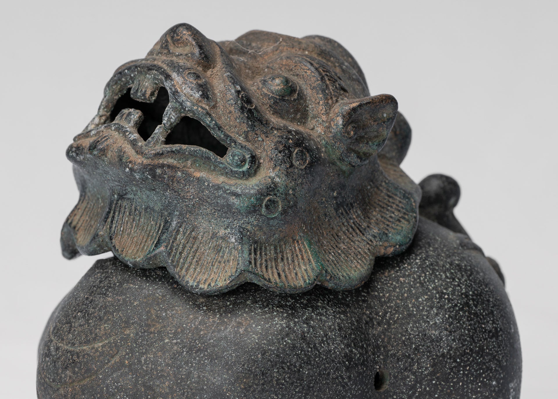 Encensoir dragon en deux pièces en bronze de style chinois antique ou brûleur d'encens et porte-bâton d'encens - 12 cm de haut