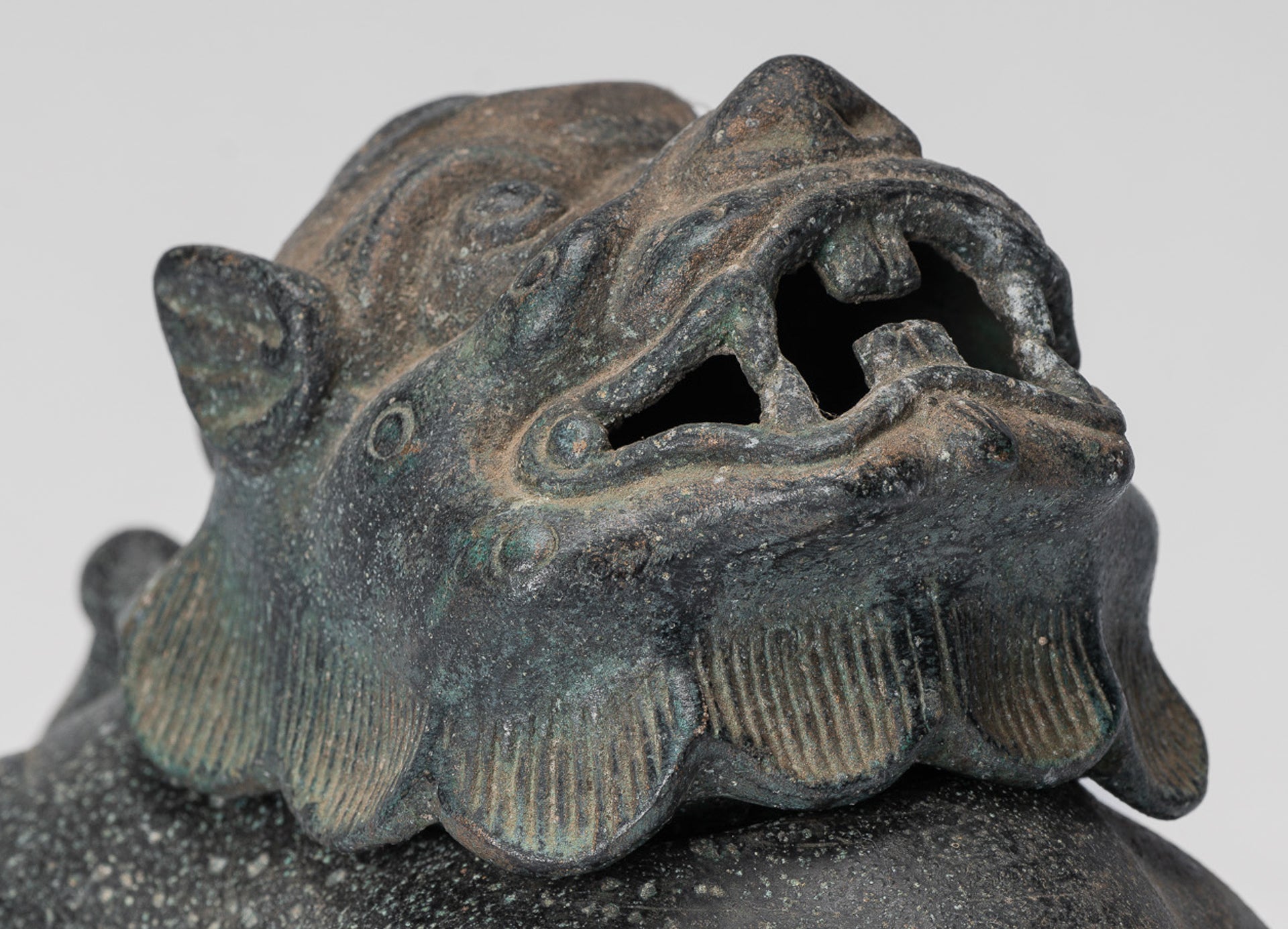 Encensoir dragon en deux pièces en bronze de style chinois antique ou brûleur d'encens et porte-bâton d'encens - 12 cm de haut