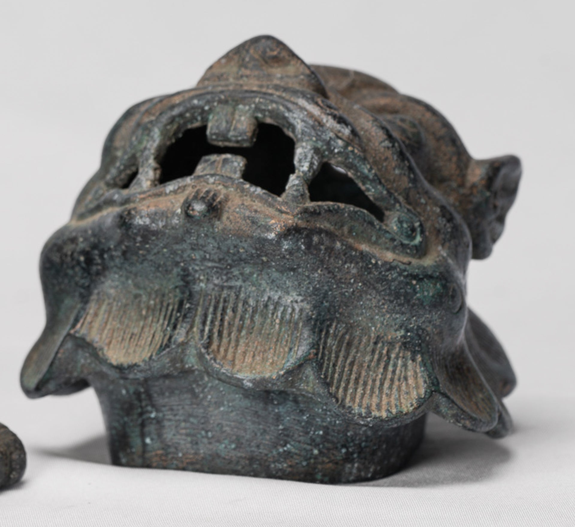 Encensoir dragon en deux pièces en bronze de style chinois antique ou brûleur d'encens et porte-bâton d'encens - 12 cm de haut