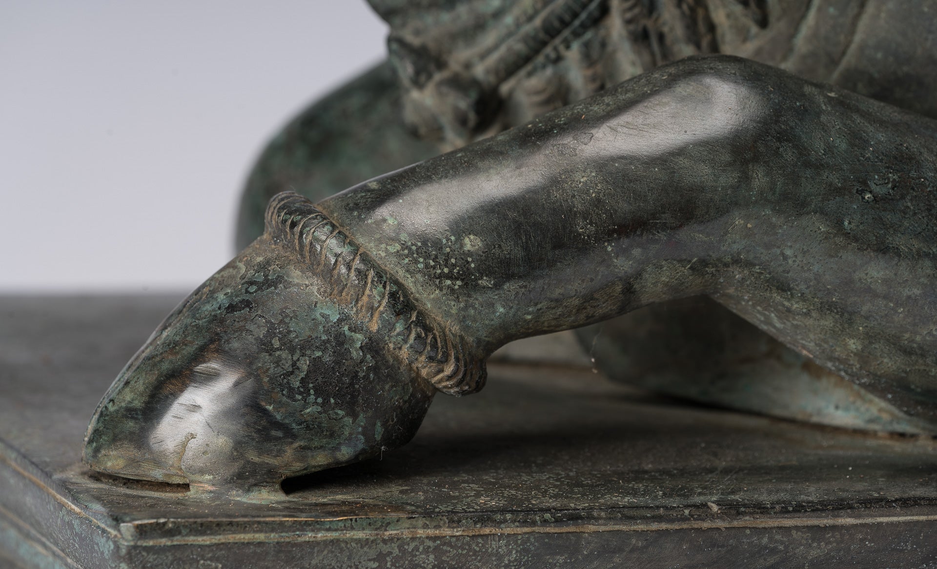 Statua Nandi in bronzo in stile Khmer antico - Monte di Shiva - 53 cm/21 "di lunghezza