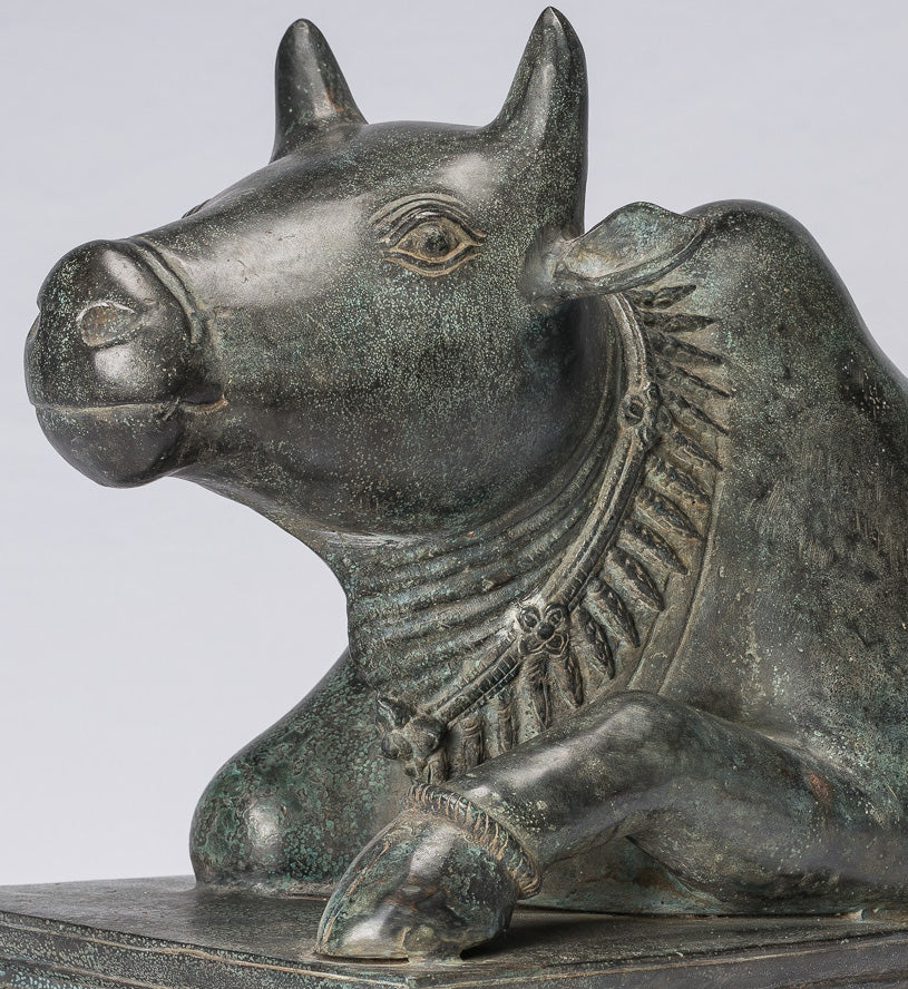 Statua Nandi in bronzo in stile Khmer antico - Monte di Shiva - 53 cm/21 "di lunghezza