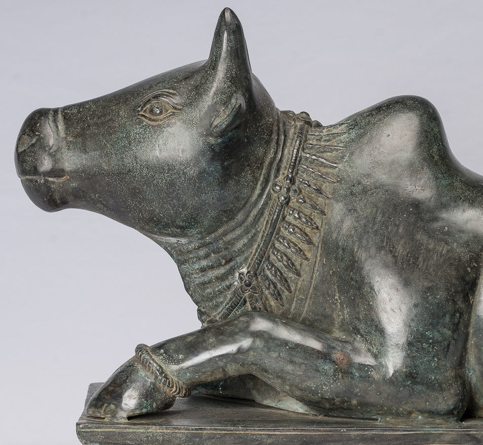 Statua Nandi in bronzo in stile Khmer antico - Monte di Shiva - 53 cm/21 "di lunghezza