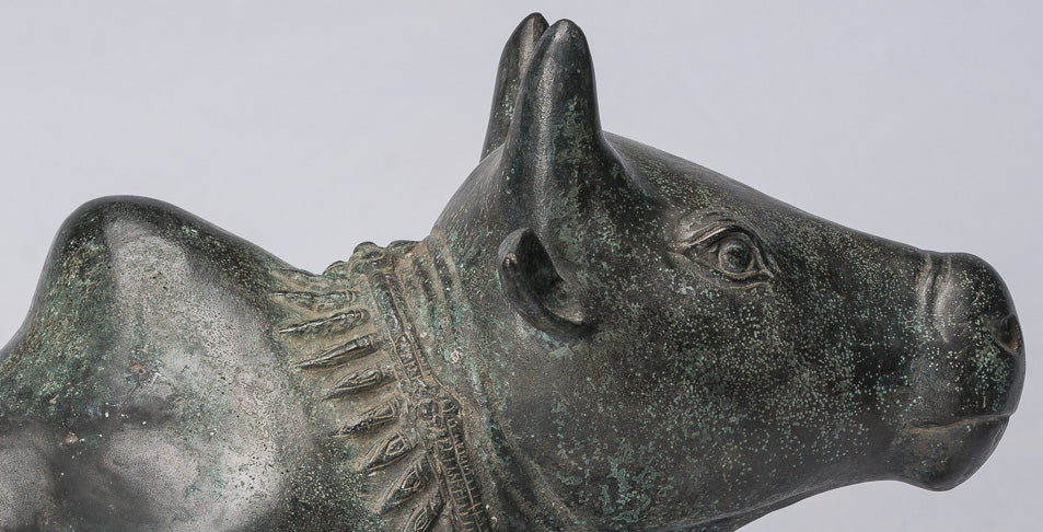 Statua Nandi in bronzo in stile Khmer antico - Monte di Shiva - 53 cm/21 "di lunghezza