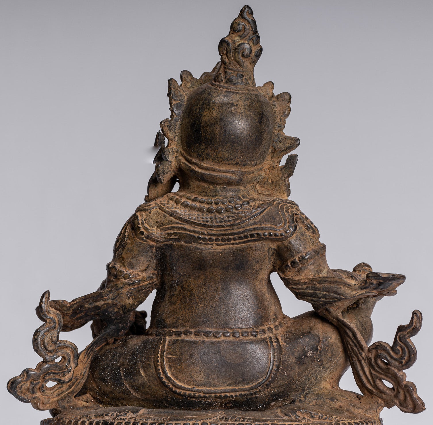 Statue de Jambhala – Antique Java Majapahit Style assis Jambhala Statue Dieu de la richesse – 21 cm/20,3 cm