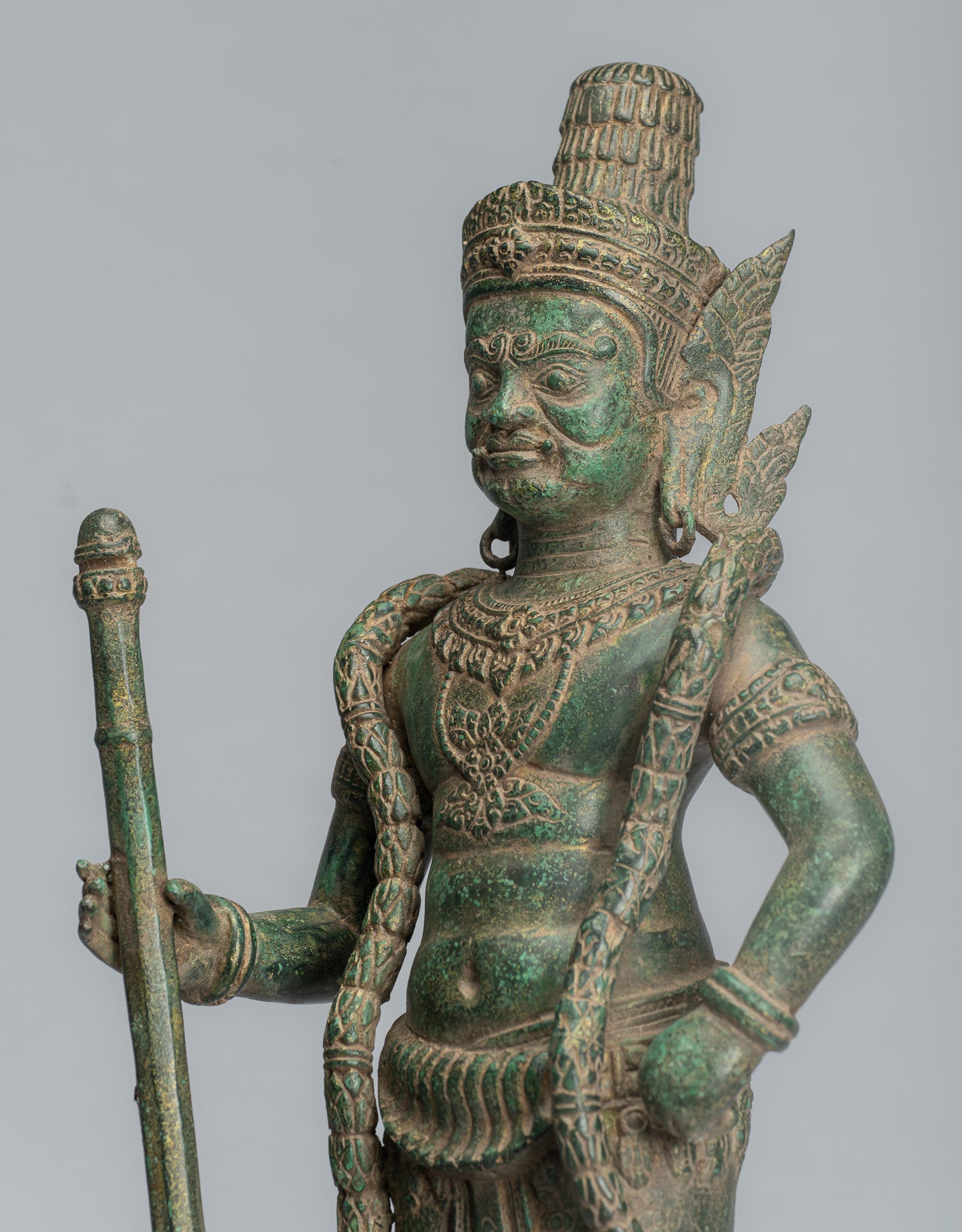 Statua del Guardian - Antique Khmer Bronze Koh Ker Style Yaksha Temple Guardian - 56 cm / 22 "