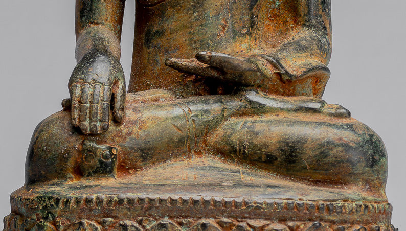 Buddha-Statue – sitzender javanischer Erleuchtungs-Buddha aus Bronze im antiken indonesischen Stil – 35 cm