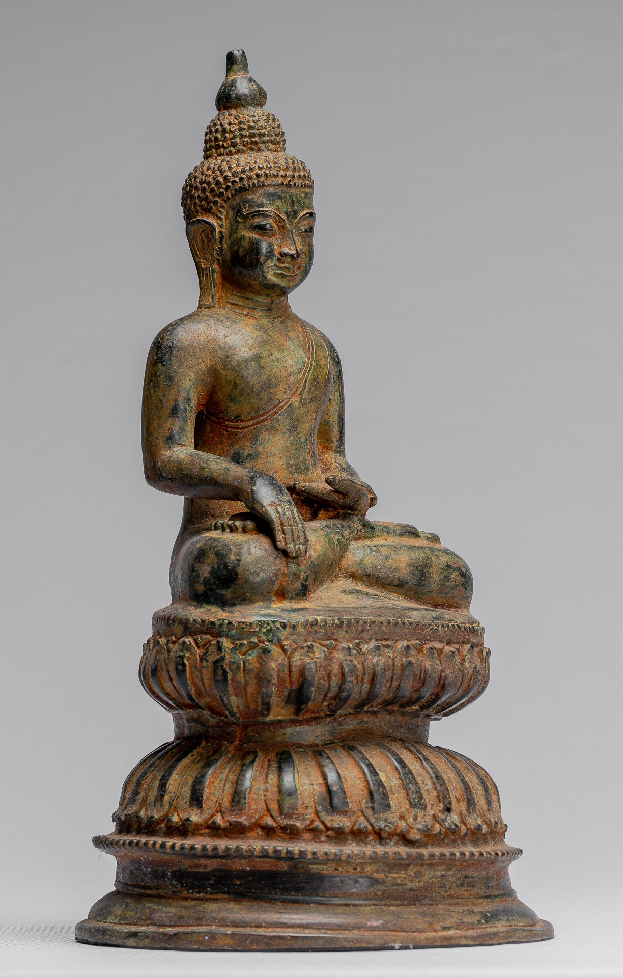 Buddha-Statue – sitzender javanischer Erleuchtungs-Buddha aus Bronze im antiken indonesischen Stil – 35 cm