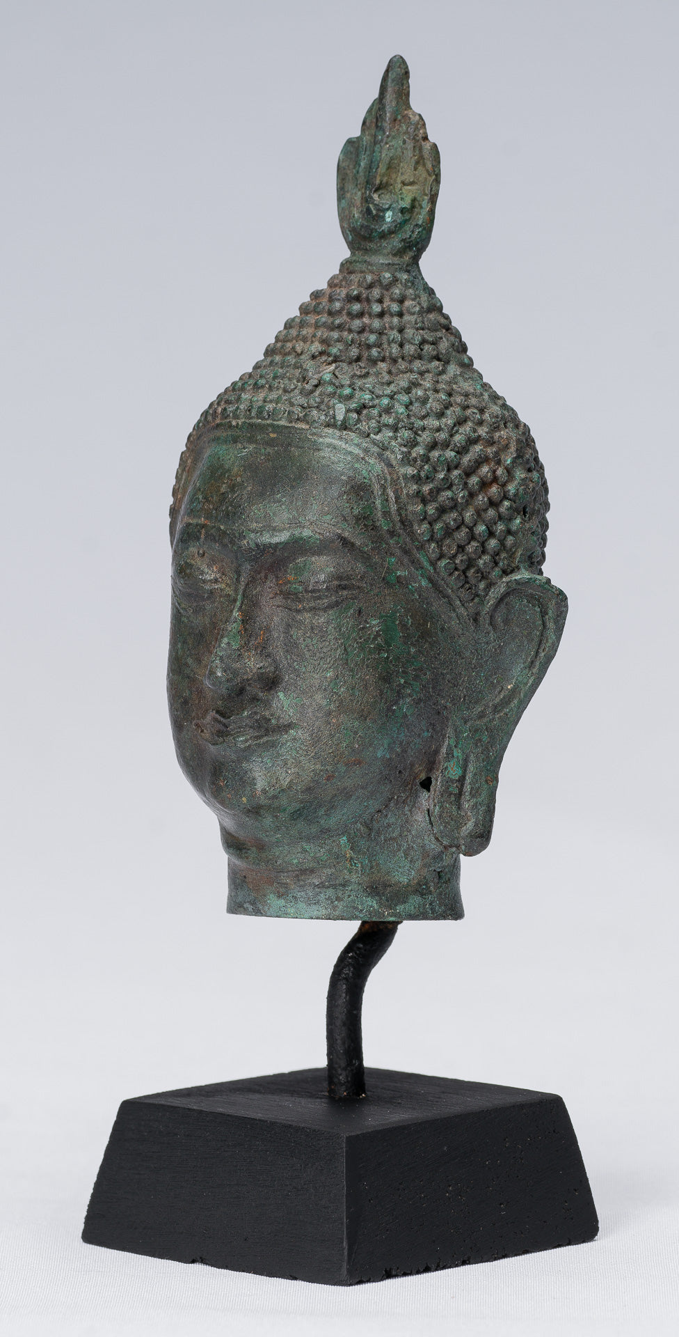 Buddha-Kopf – Bronze-Buddha-Kopf im antiken Thai-Stil, Sukhothai montiert – 17 cm.