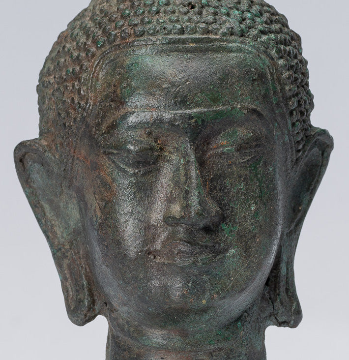 Buddha-Kopf – Bronze-Buddha-Kopf im antiken Thai-Stil, Sukhothai montiert – 17 cm.