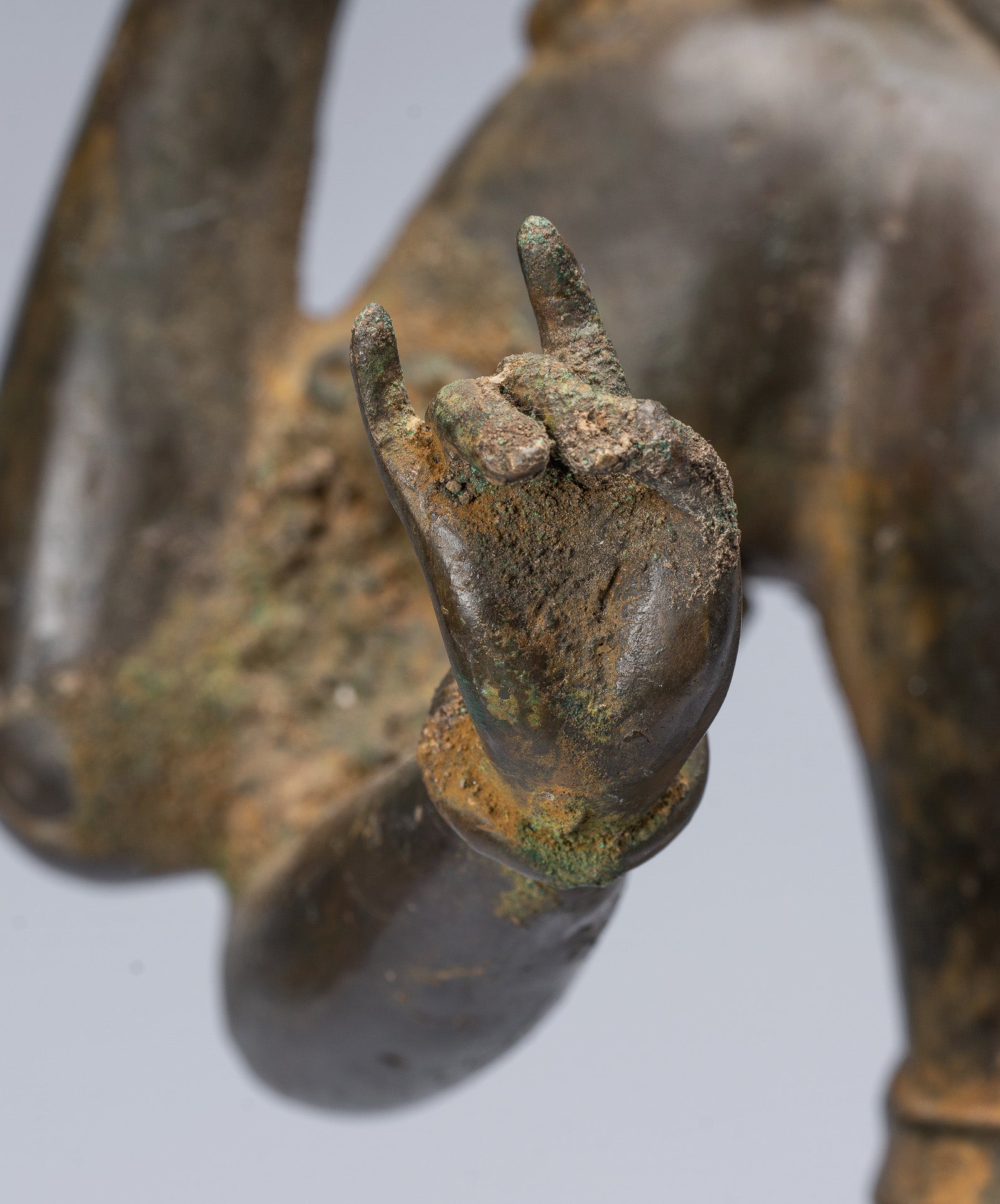 Tara-Statue – antike Majapahit-Statue aus Bronze, Devi-Tara-Statue im Java-Stil – 56 cm.