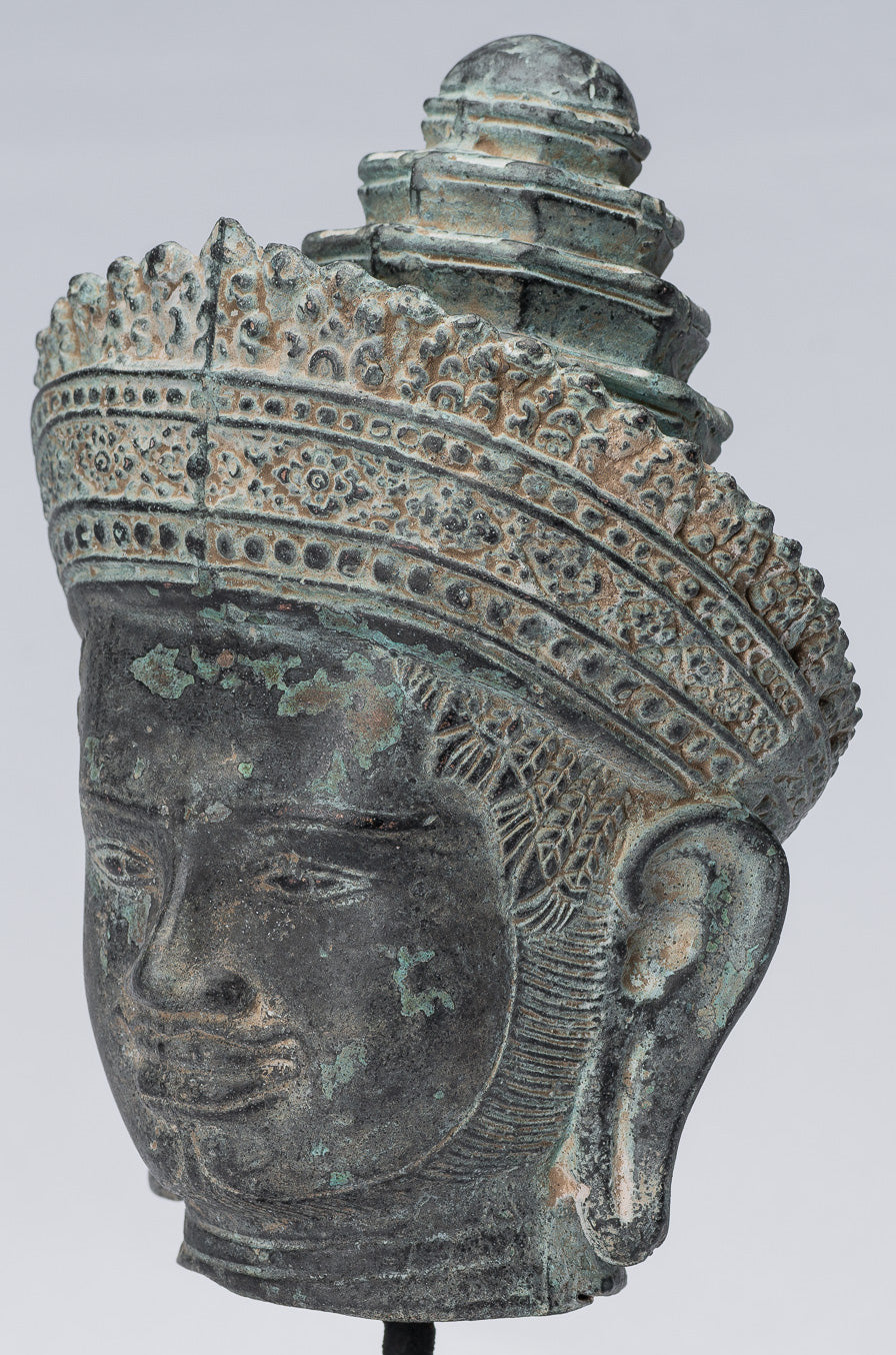 Statue de Vishnu – Tête khmère Vishnu antique de style Banteay Srei montée en bronze – 24 cm.