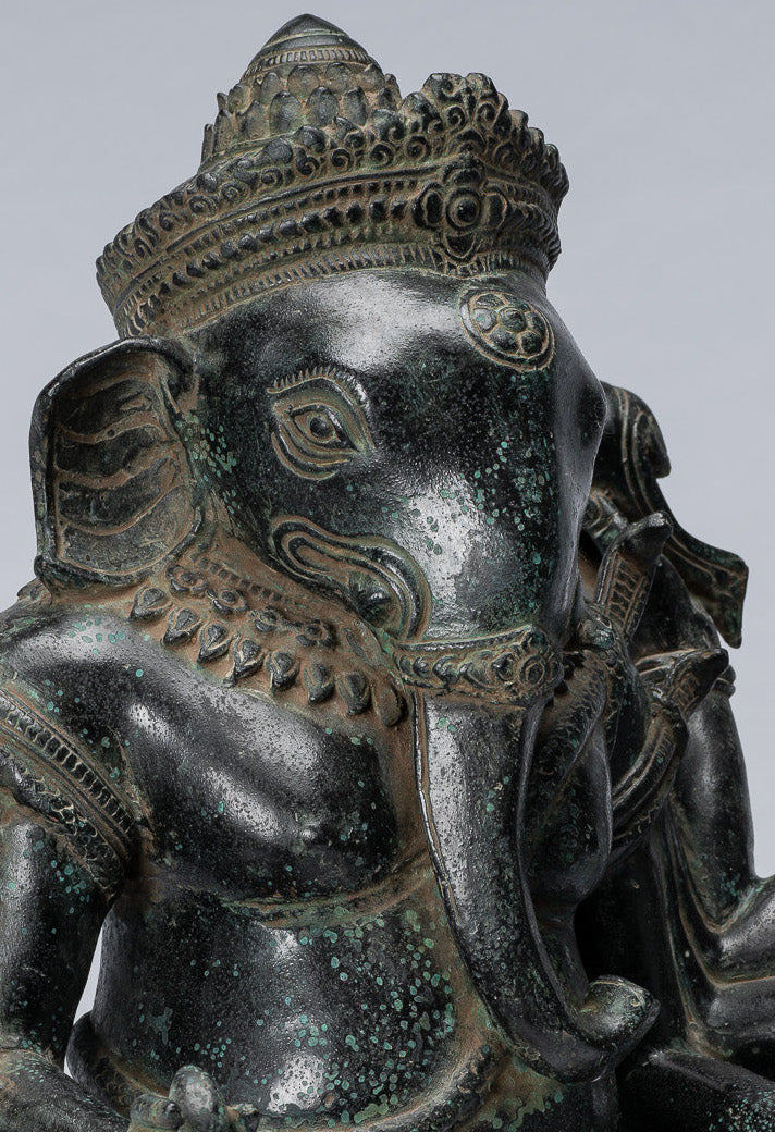 Ganesha-Statue – antike Bayon-Bronze im Khmer-Stil, sitzende achtarmige Ganesh-Statue – 38 cm.