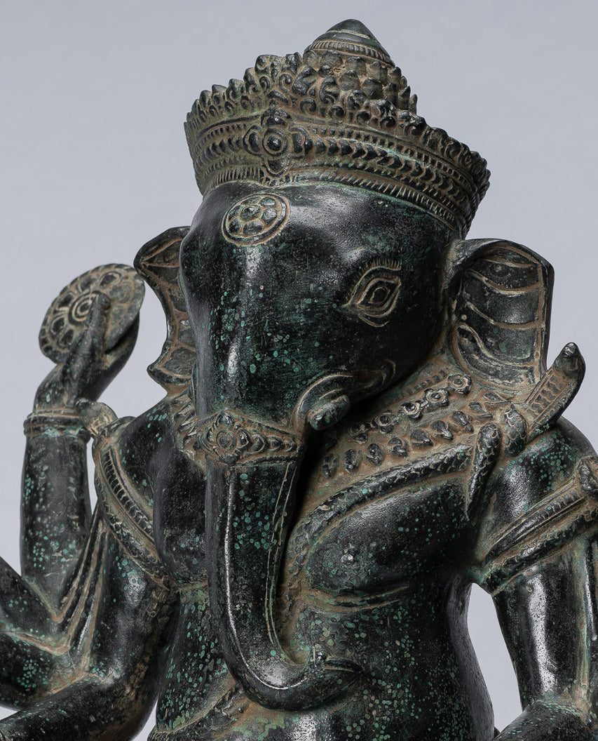 Ganesha-Statue – antike Bayon-Bronze im Khmer-Stil, sitzende achtarmige Ganesh-Statue – 38 cm.