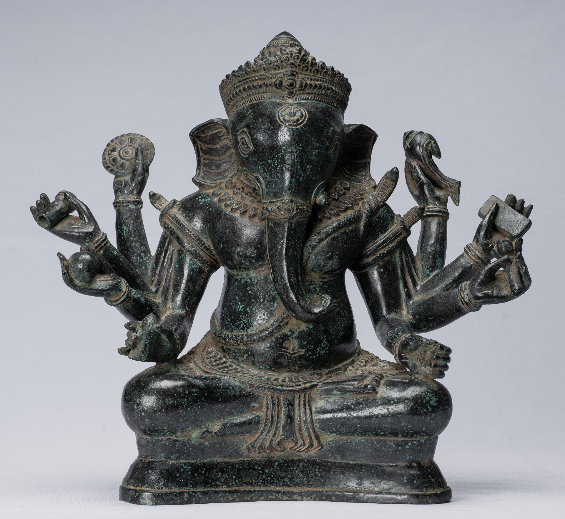 Ganesha-Statue – antike Bayon-Bronze im Khmer-Stil, sitzende achtarmige Ganesh-Statue – 38 cm.