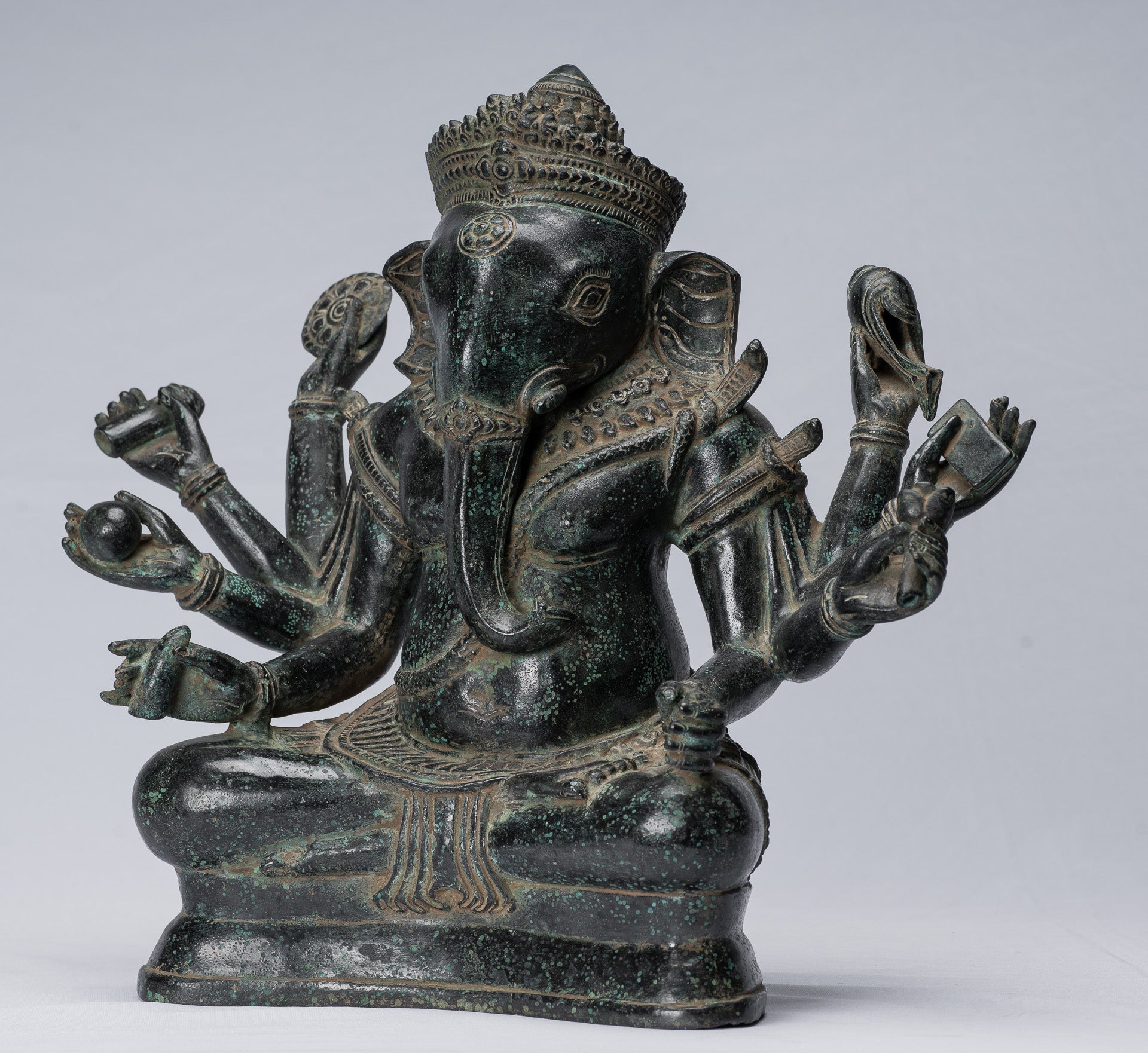Ganesha-Statue – antike Bayon-Bronze im Khmer-Stil, sitzende achtarmige Ganesh-Statue – 38 cm.