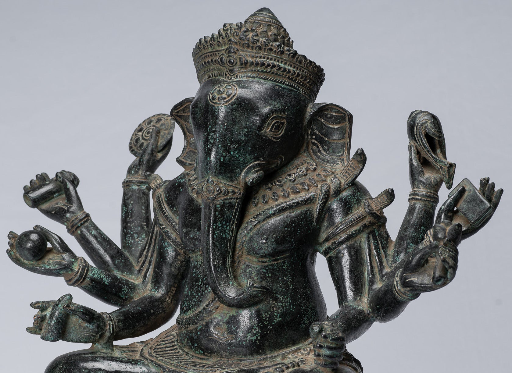 Ganesha-Statue – antike Bayon-Bronze im Khmer-Stil, sitzende achtarmige Ganesh-Statue – 38 cm.