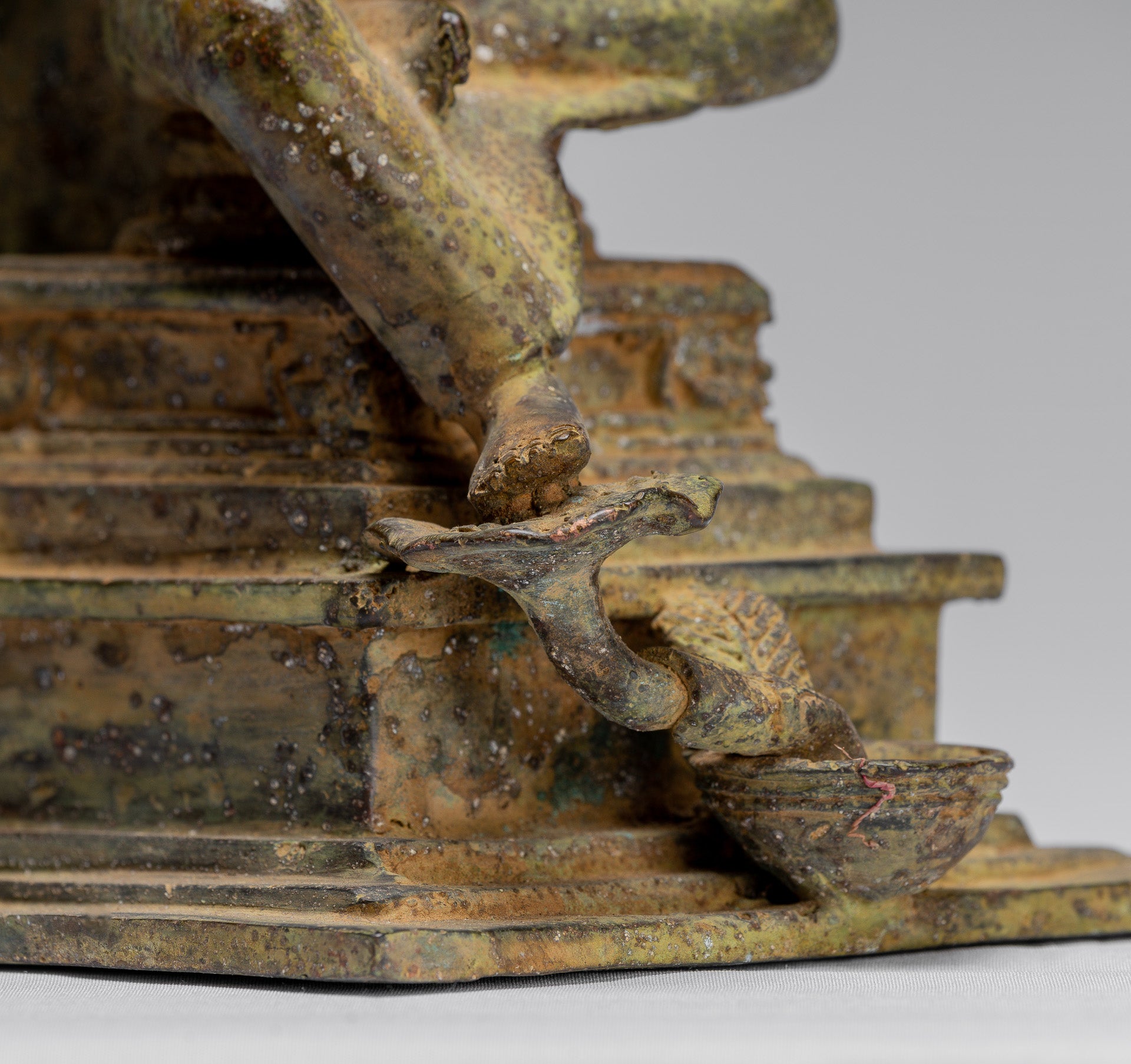 Statue de Bouddha – Bouddha d'enseignement javanais en bronze assis de style indonésien antique – 27 cm