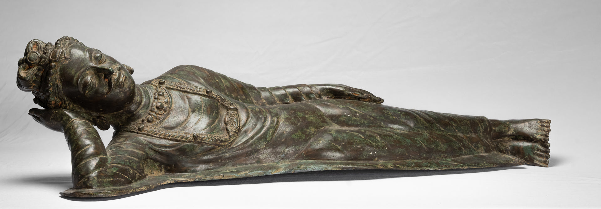 Antique in stile indiano Gandhara Bronzo Reclining Vishnu Statua - 95 cm/38 "Long
