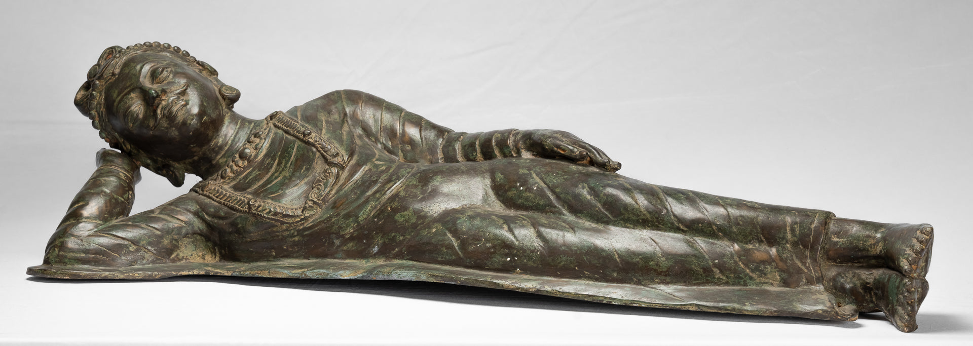 Antique in stile indiano Gandhara Bronzo Reclining Vishnu Statua - 95 cm/38 "Long
