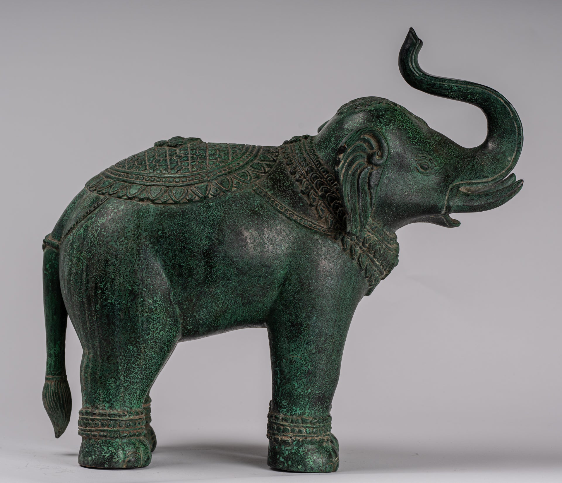 Antique Khmer Style Bronze in piedi statua di elefante - 38 cm/15 "di altezza