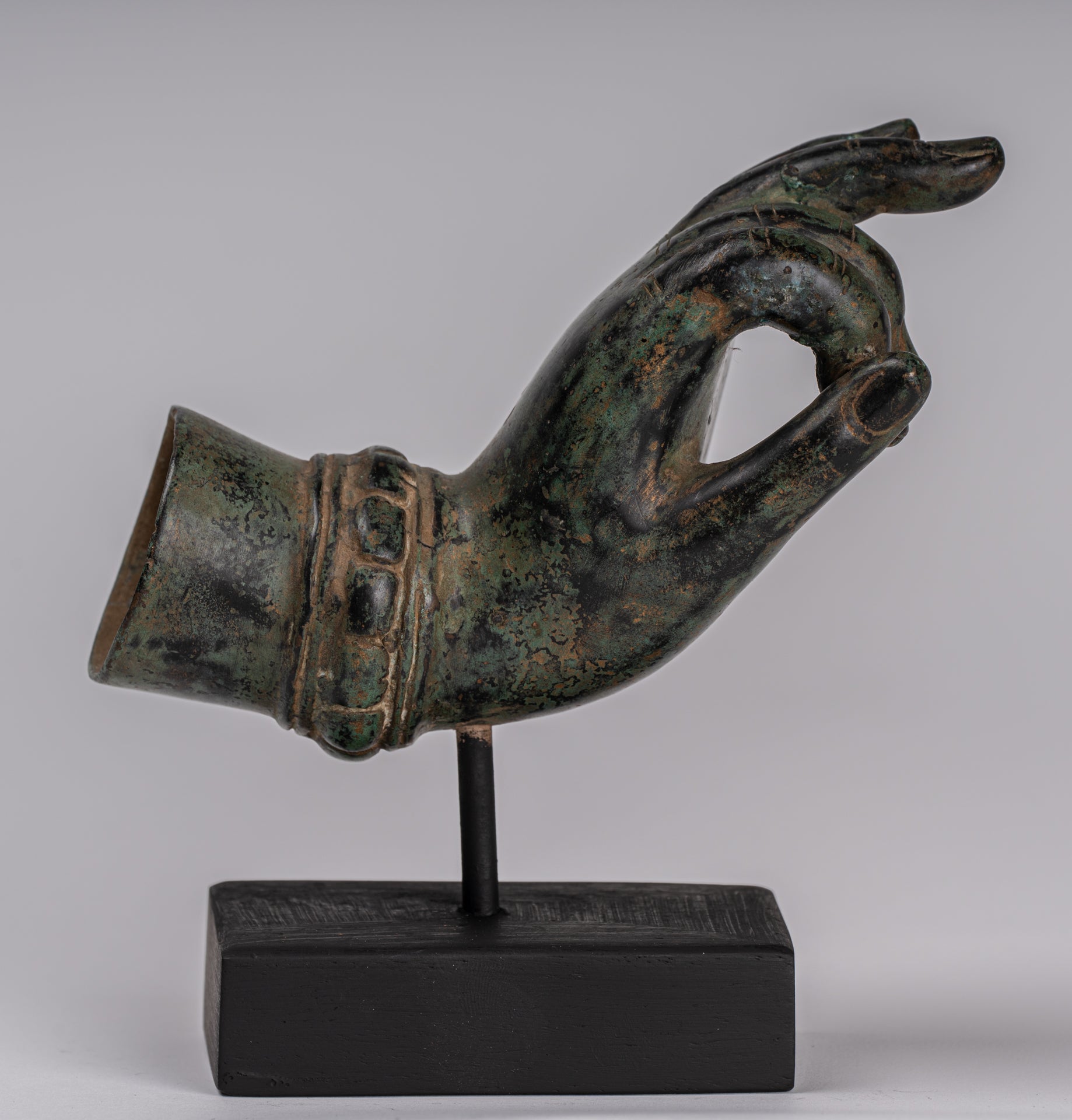 Mano de enseñanza de bronce de estilo tailandés de estilo antigüedades montado - 15 cm/6 "
