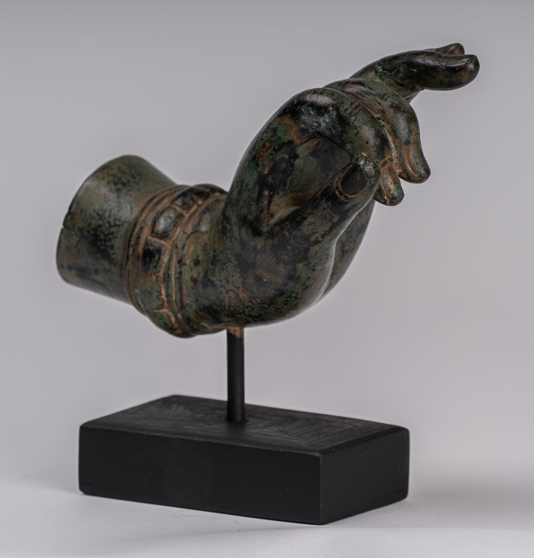 Mano de enseñanza de bronce de estilo tailandés de estilo antigüedades montado - 15 cm/6 "