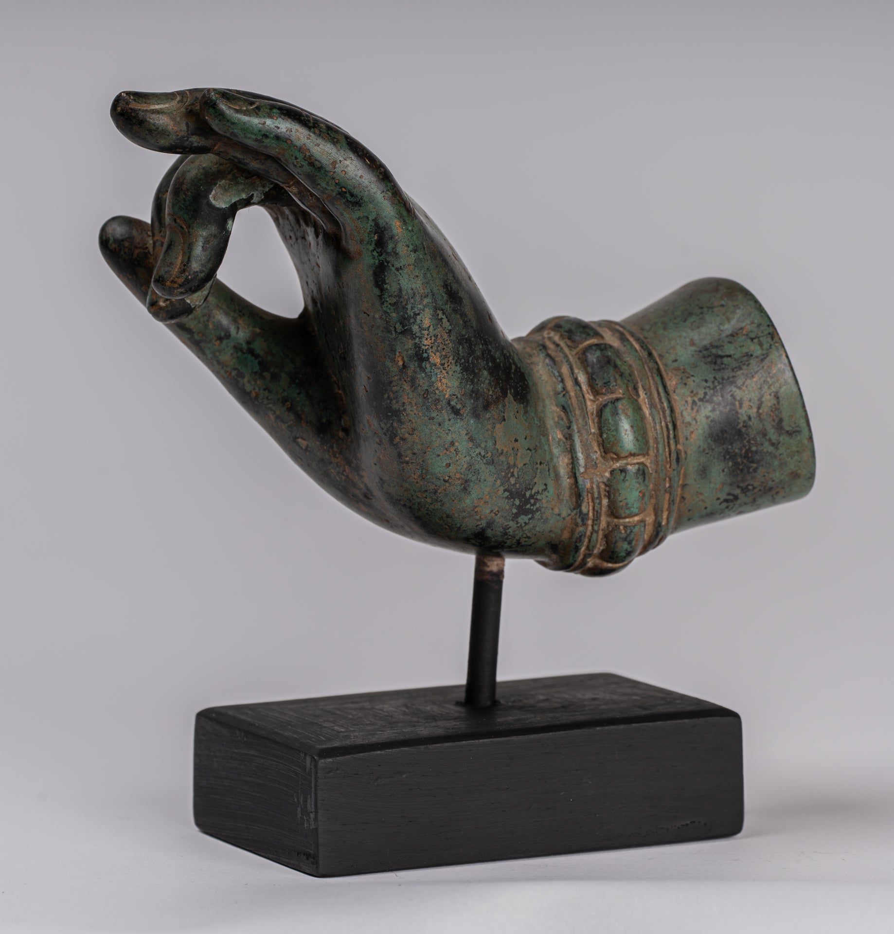 Mano de enseñanza de bronce de estilo tailandés de estilo antigüedades montado - 15 cm/6 "