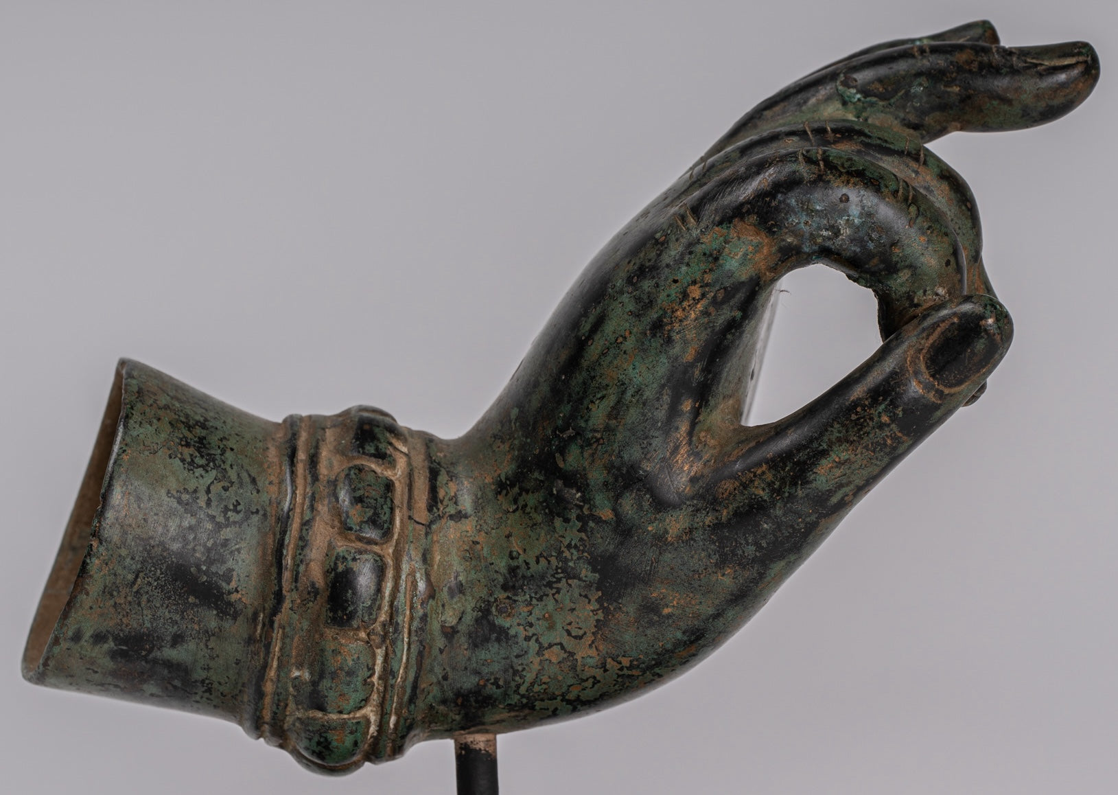 Mano de enseñanza de bronce de estilo tailandés de estilo antigüedades montado - 15 cm/6 "