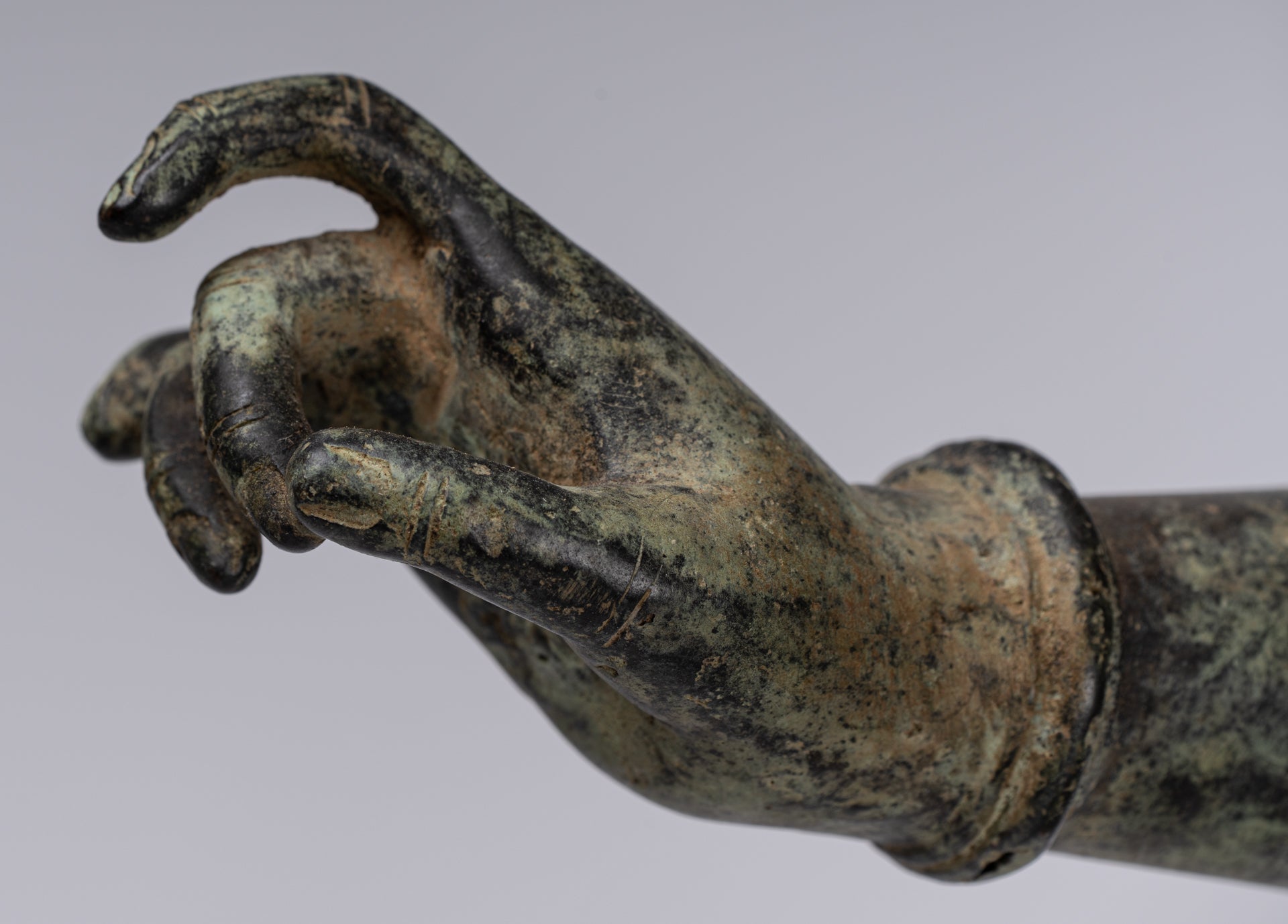 Statua Shiva - Antique in stile indonesiano Bronzo giavanese in piedi statua Shiva a 4 bracci - 82 cm/33 "