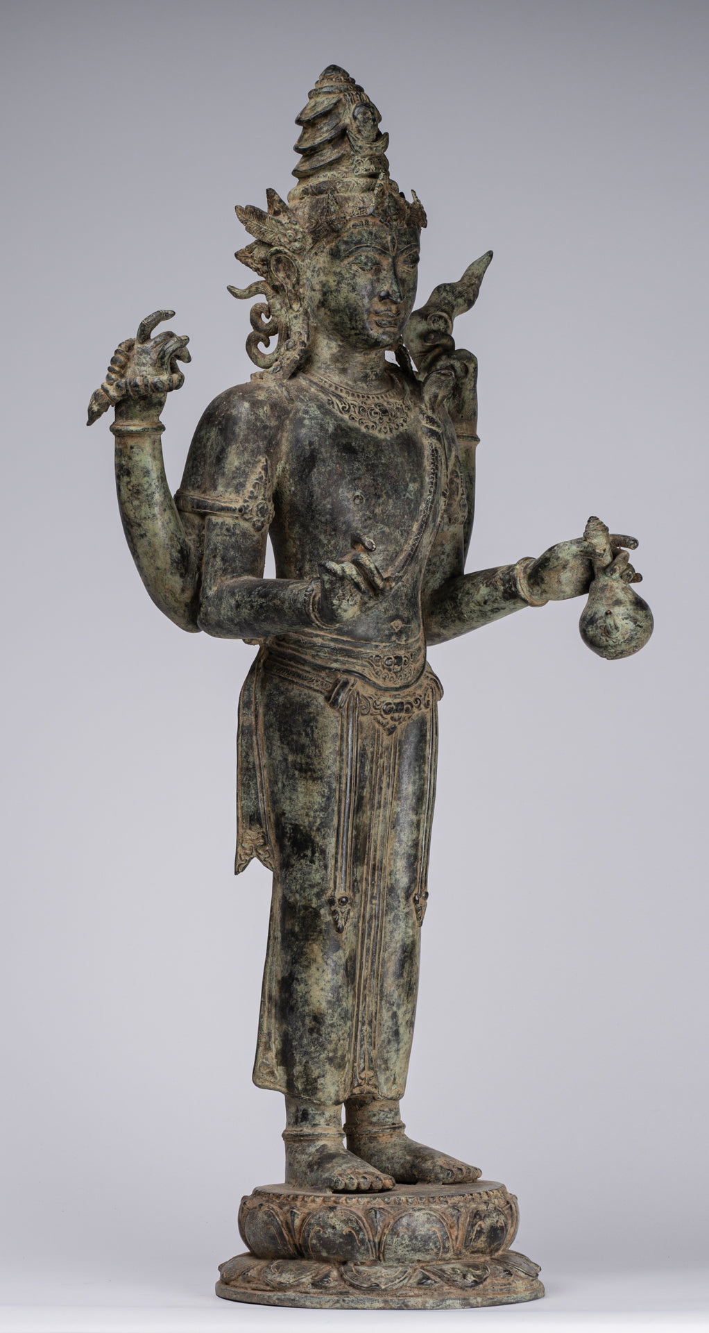 Statua Shiva - Antique in stile indonesiano Bronzo giavanese in piedi statua Shiva a 4 bracci - 82 cm/33 "