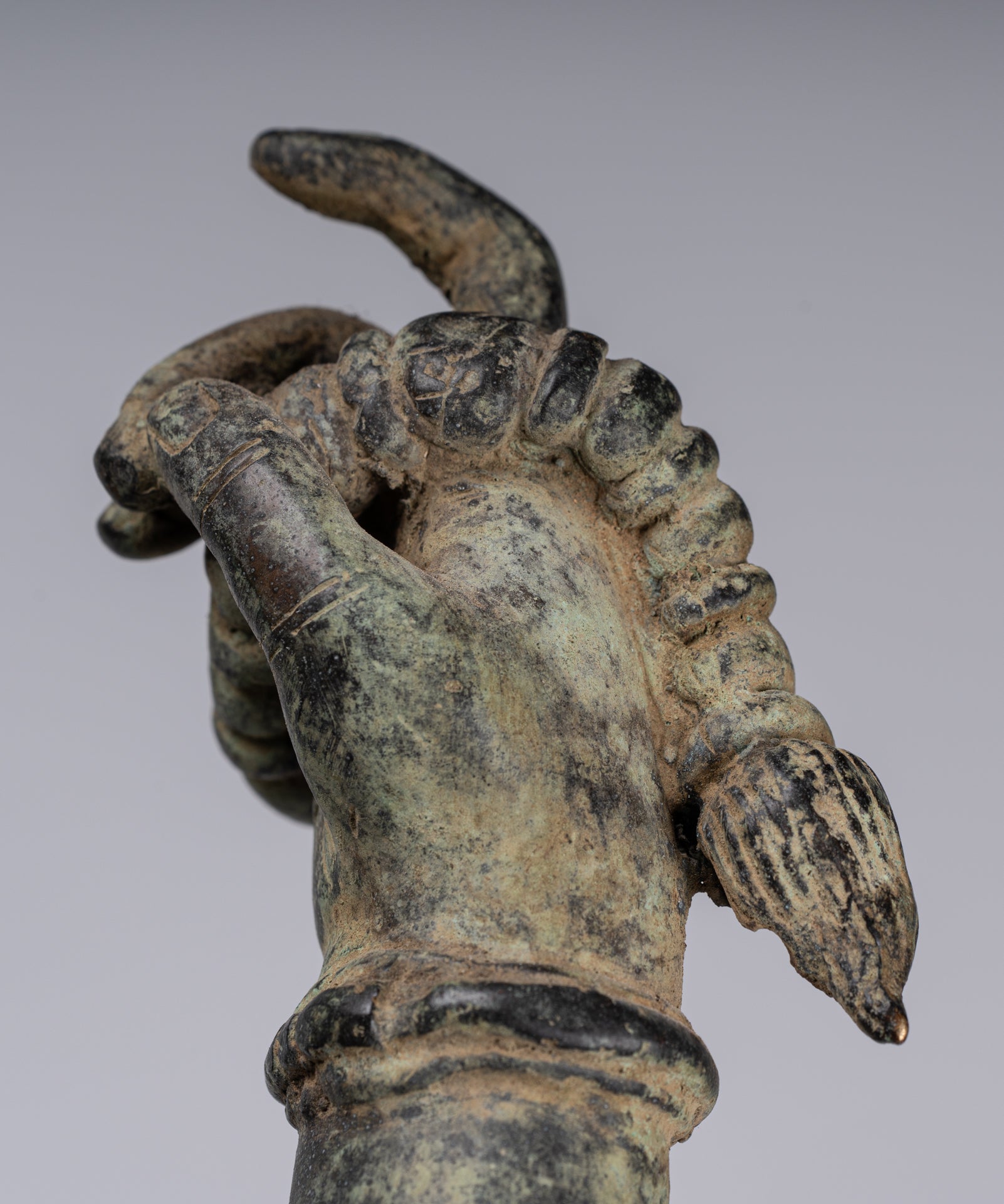 Statua Shiva - Antique in stile indonesiano Bronzo giavanese in piedi statua Shiva a 4 bracci - 82 cm/33 "