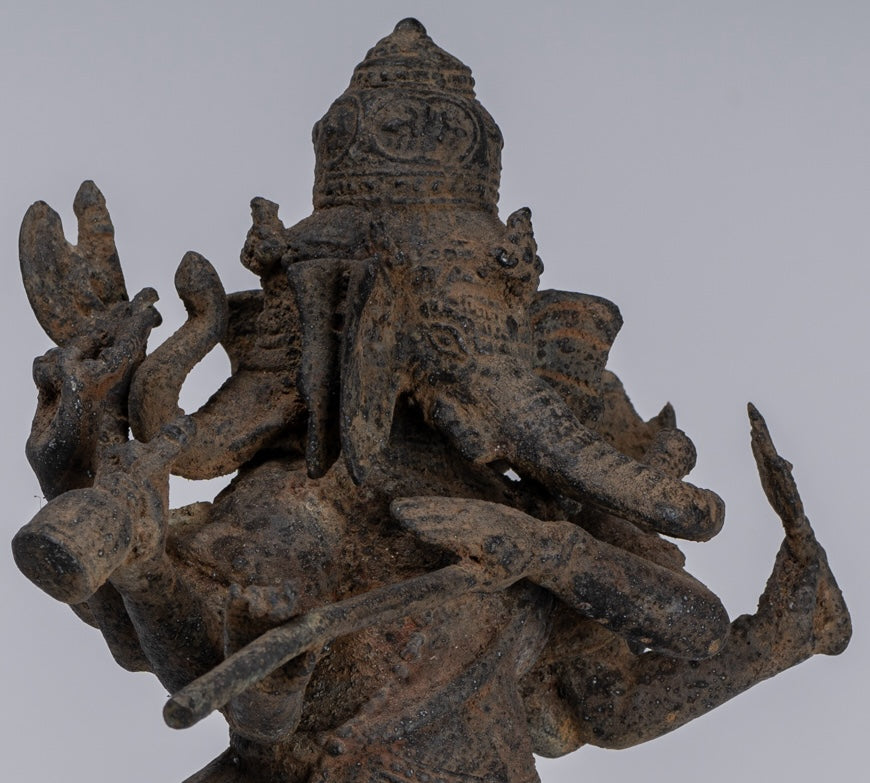 Estatua de Ganesha - Estatua de Ganesha indonesia de baile de bronce de estilo javanés.