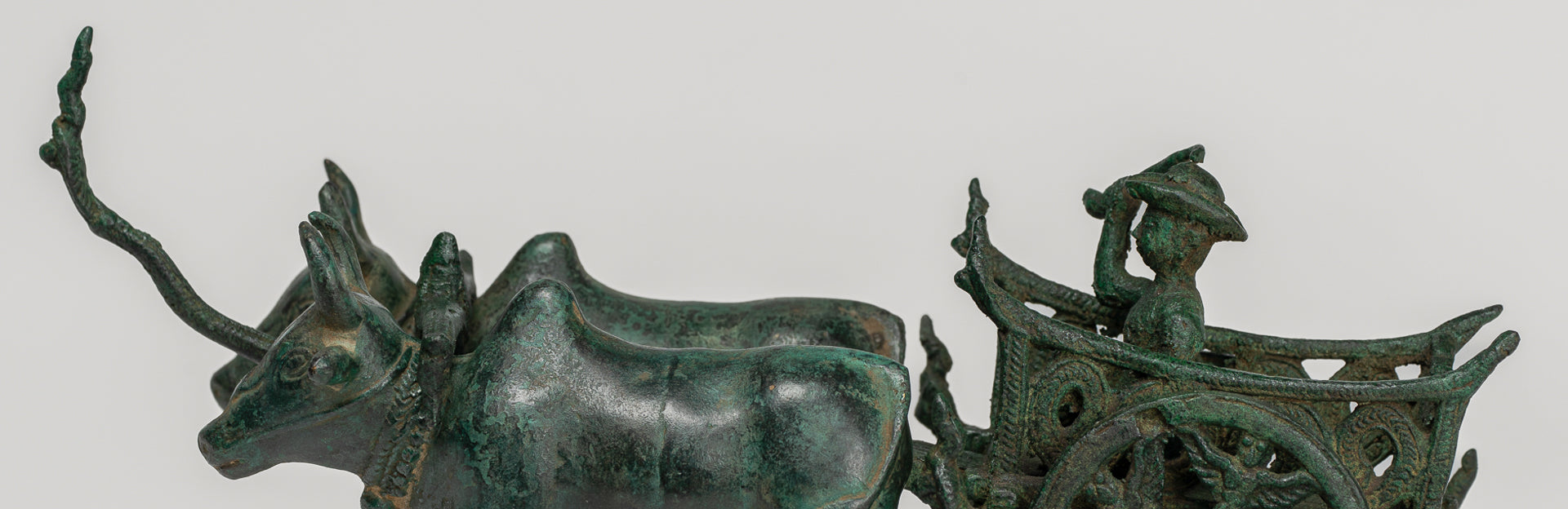 Statue de chariot de bœuf - Statue de chariot de bœuf en bronze de style khmer antique - 24 cm / 10 "