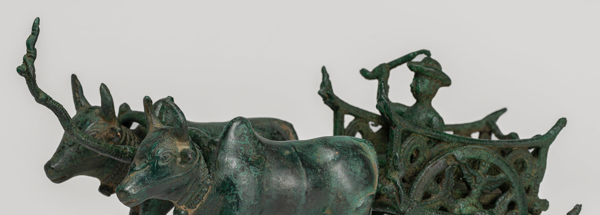 Statue de chariot de bœuf - Statue de chariot de bœuf en bronze de style khmer antique - 24 cm / 10 "