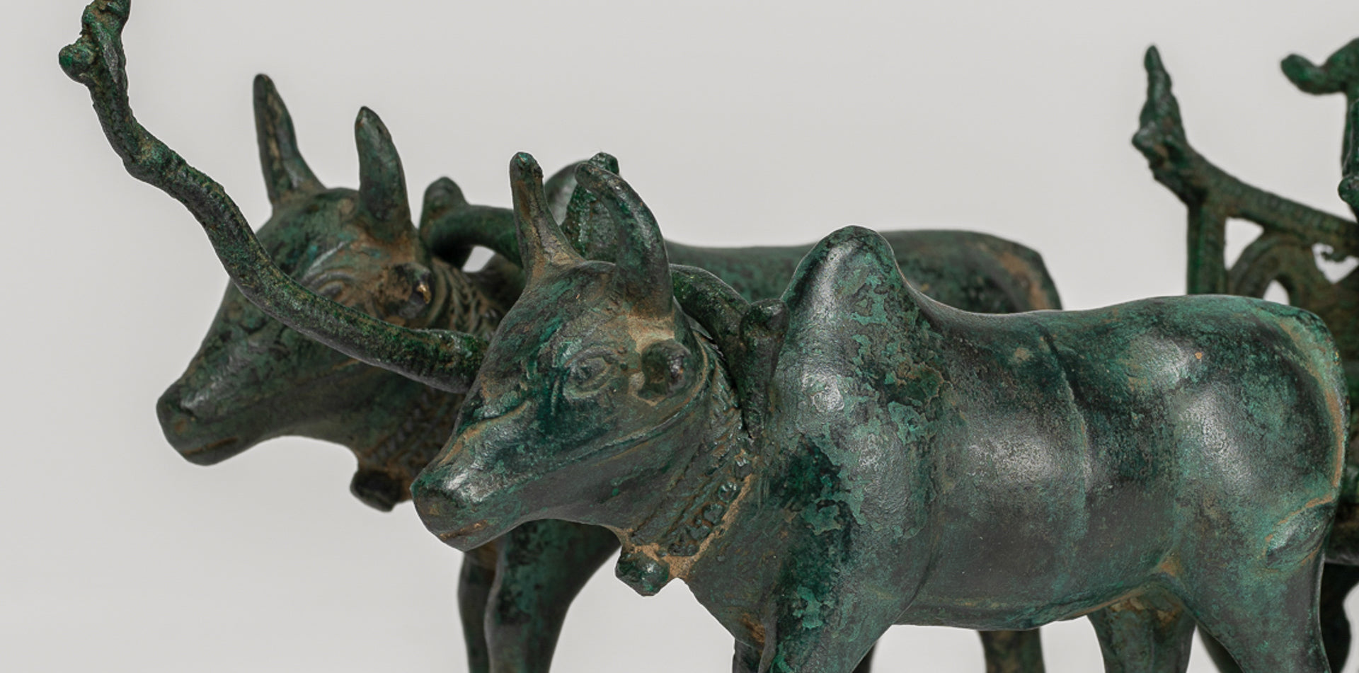 Statue de chariot de bœuf - Statue de chariot de bœuf en bronze de style khmer antique - 24 cm / 10 "