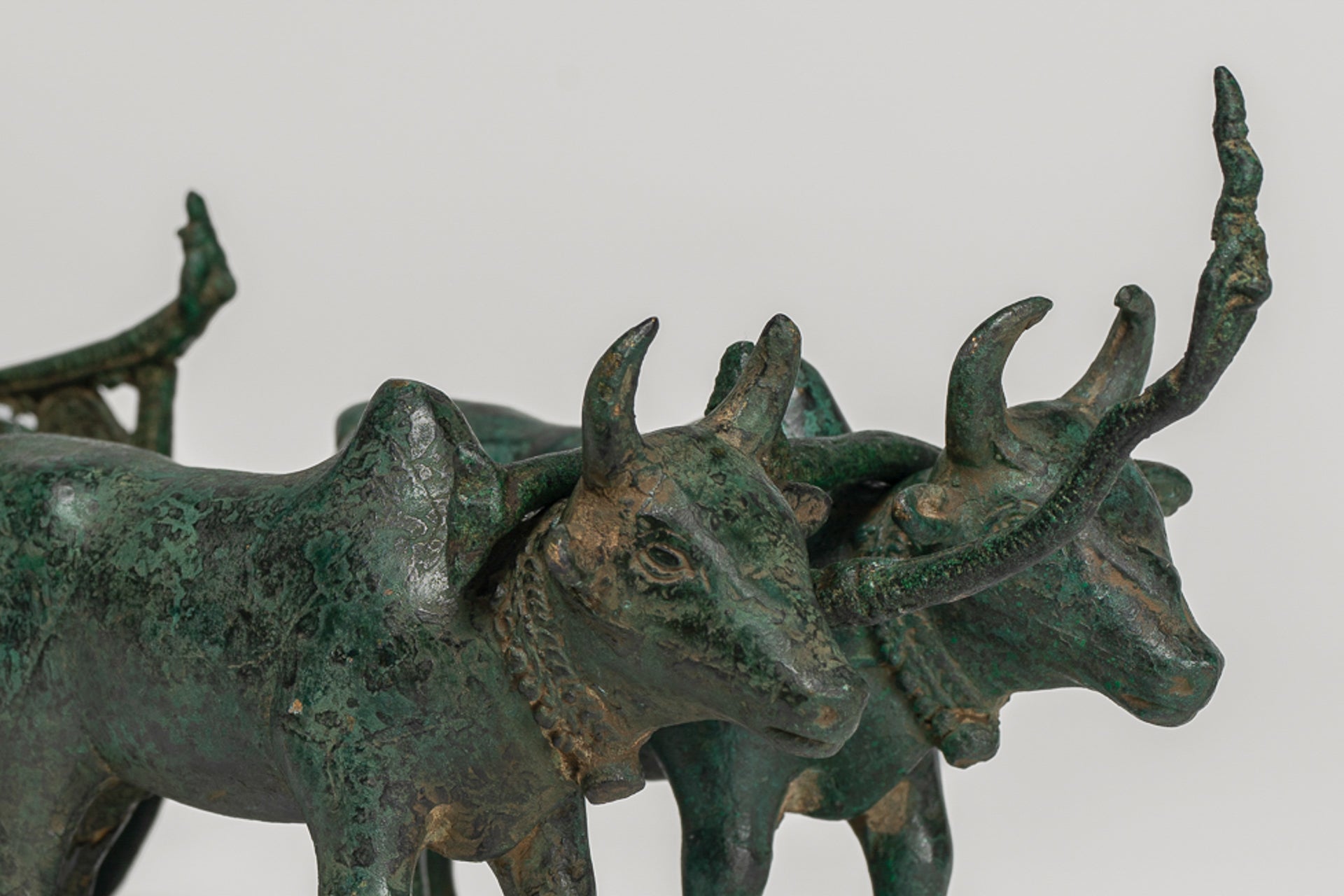 Statue de chariot de bœuf - Statue de chariot de bœuf en bronze de style khmer antique - 24 cm / 10 "
