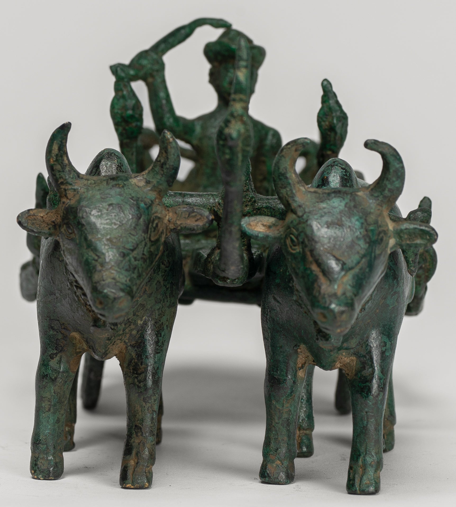 Statue de chariot de bœuf - Statue de chariot de bœuf en bronze de style khmer antique - 24 cm / 10 "