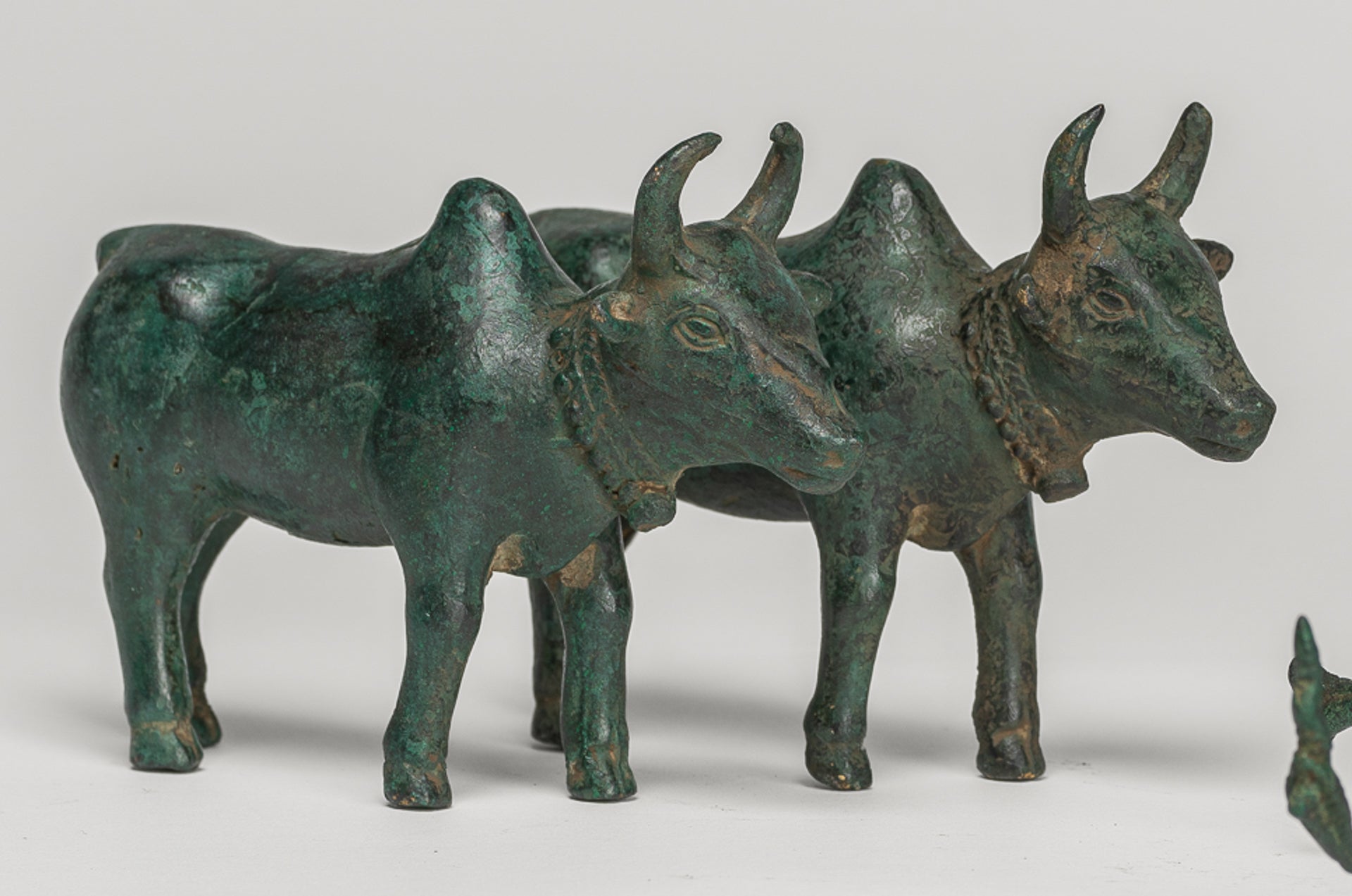 Statue de chariot de bœuf - Statue de chariot de bœuf en bronze de style khmer antique - 24 cm / 10 "