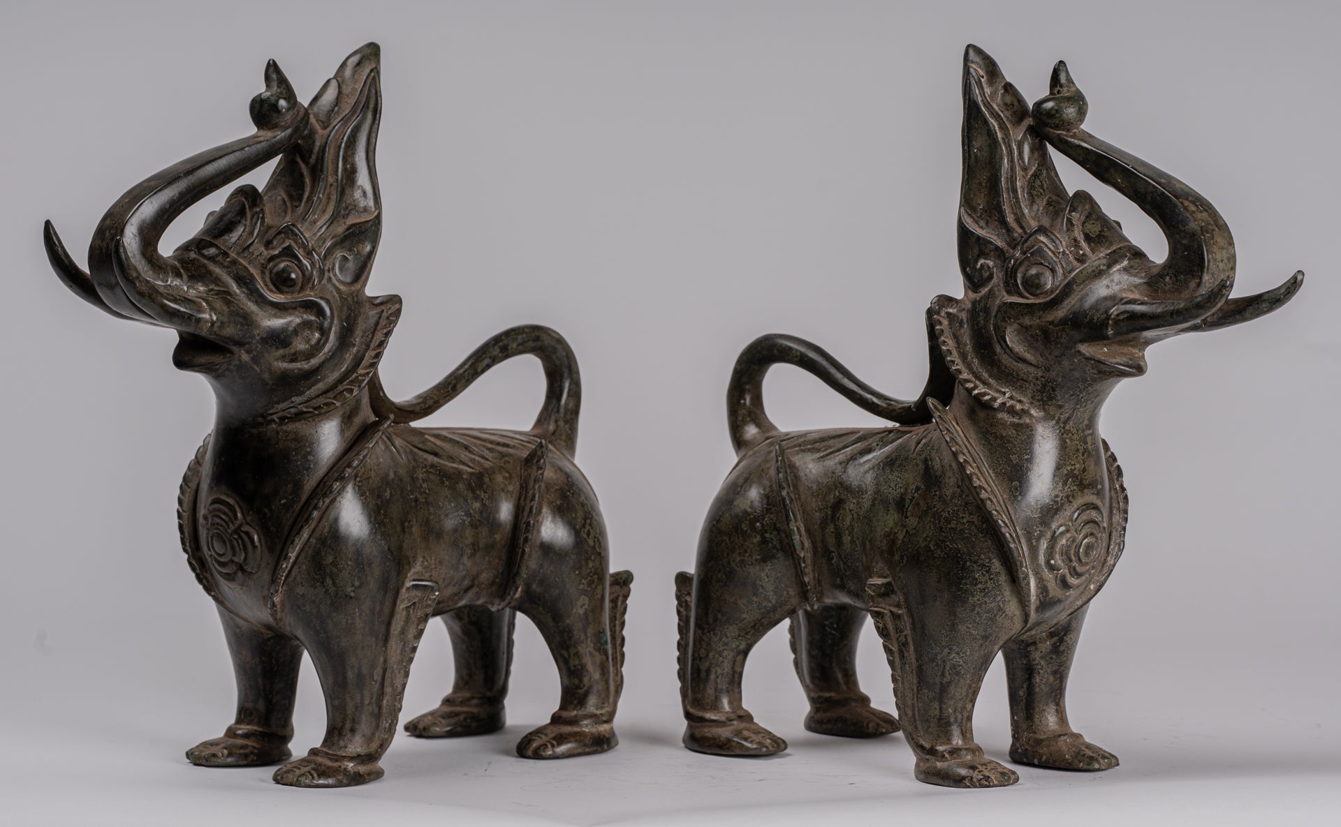 Bronzo di bronzo BRONZE BERMESE antico Lions (coppia) - 29 cm/12 "