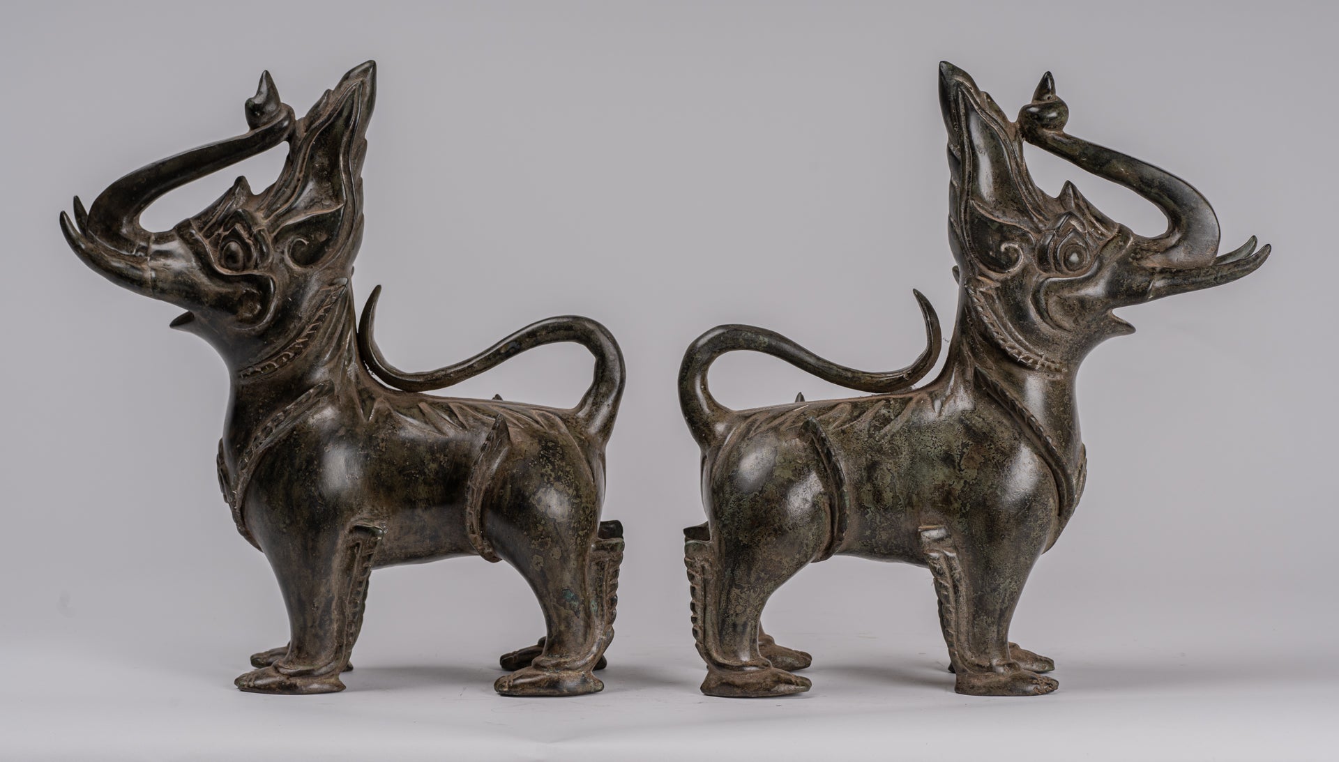 Bronzo di bronzo BRONZE BERMESE antico Lions (coppia) - 29 cm/12 "