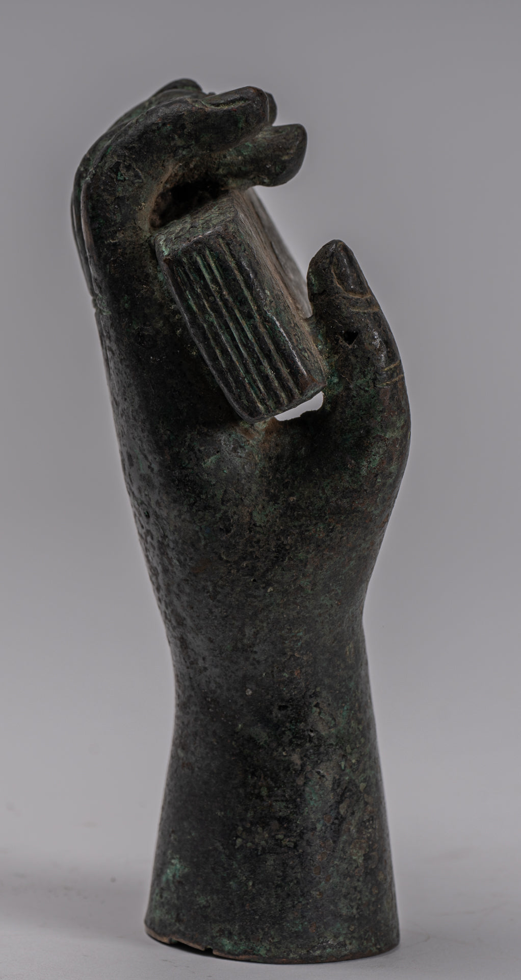 Mano di bronzo del sud -est asiatico e sutra del sud -est asiatico. 16 cm/6 "