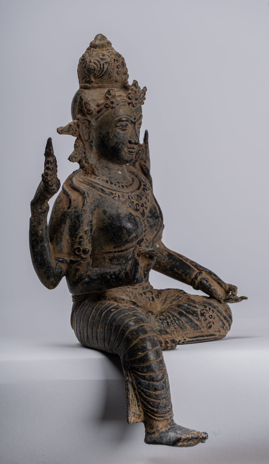 Statua di Tara - Antique Java Style Majapahit Seduto Devi Devi Tara Statua - 26 cm/10 "