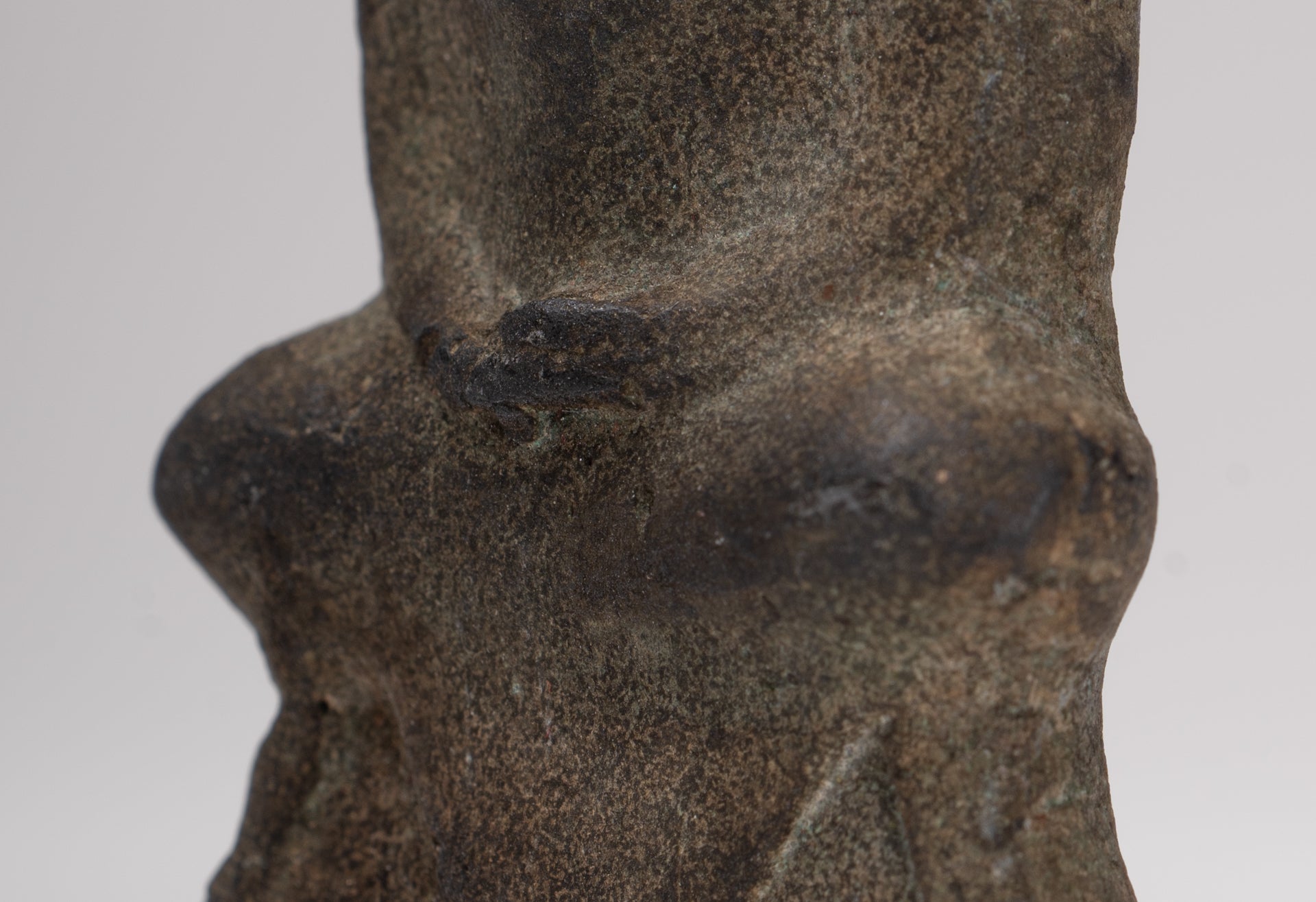 Antique Thai Style Seated Bronze Ayutthaya Meditation Buddha Statue - 9cm/4"